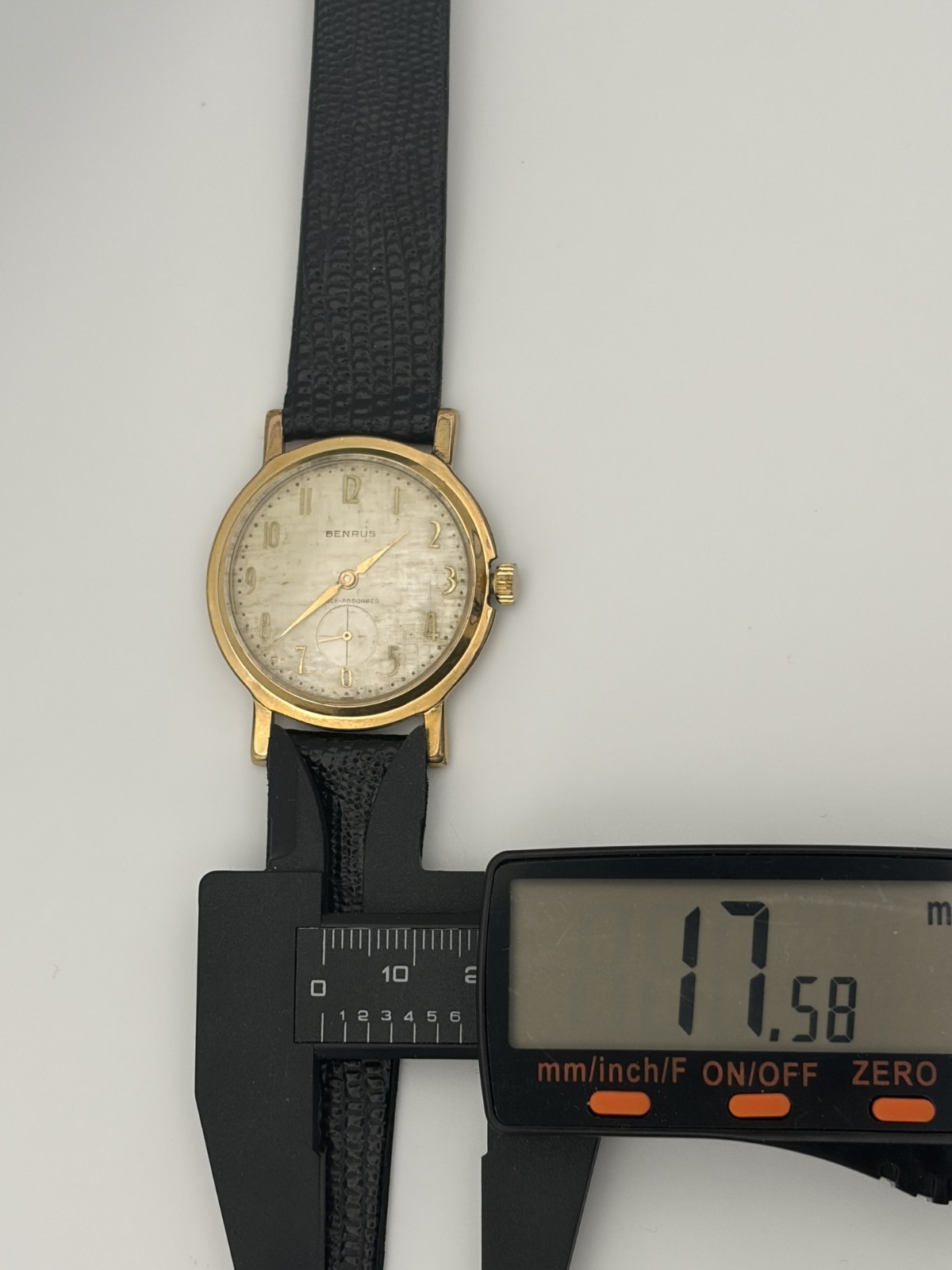 Benrus Men’s Round Manual Wind Vintage Mechanical Wristwatch – Lot 134