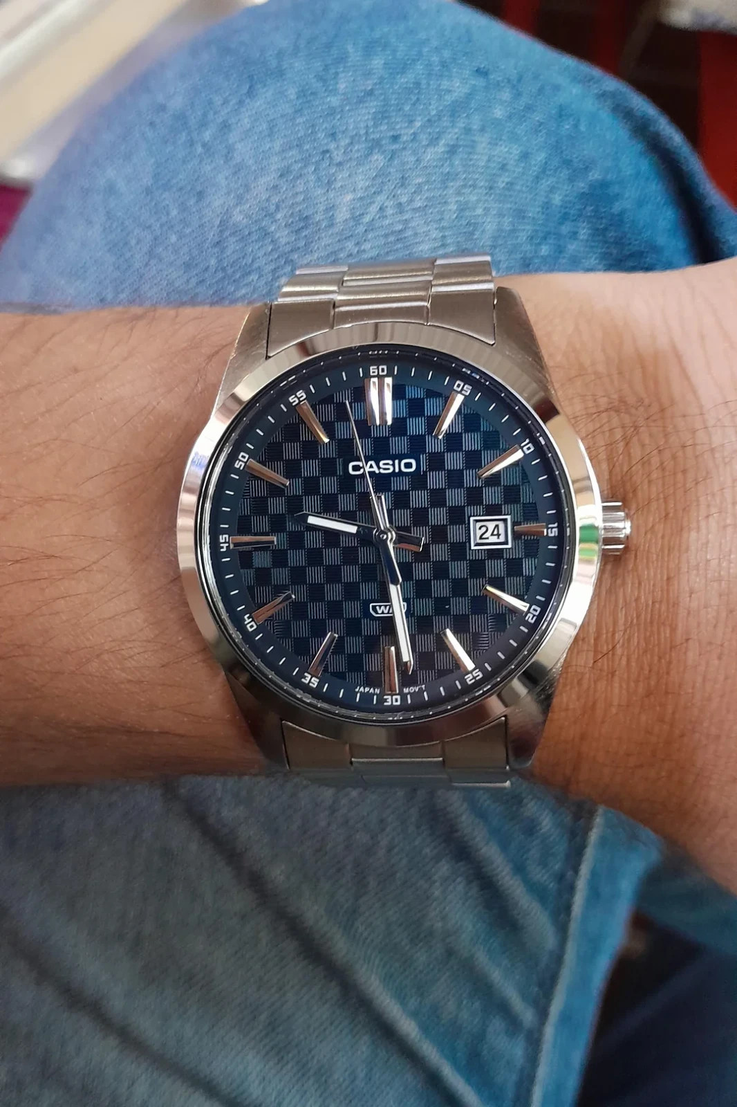 Casio MTP-VD03D-2A PRE-OWNED Men’s Watch Blue Dial Stainless Steel Day/Date
