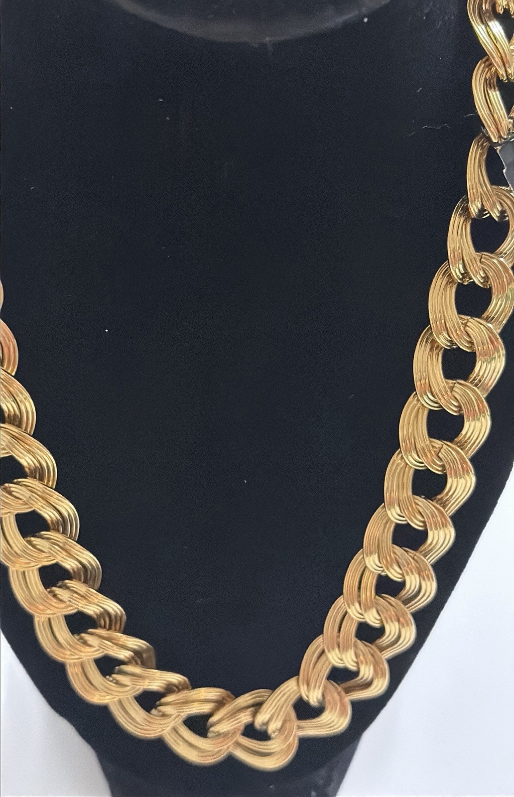 Monet Chunky Gold tone Necklace With Hook Closure . Bright Gold Tone￼