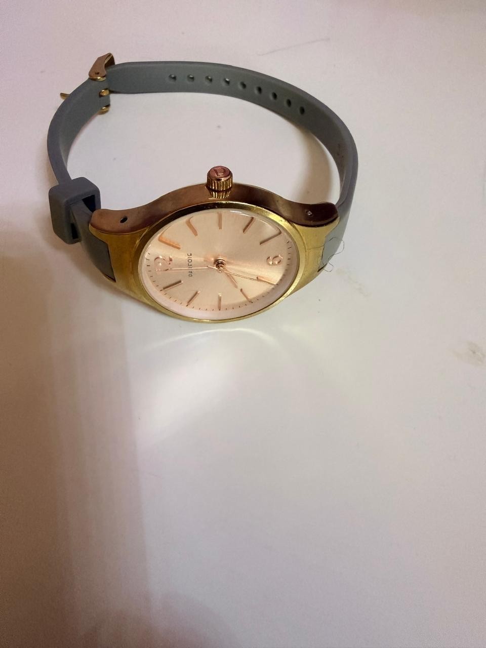 Elegant Parfois Women’s Wristwatch Featuring A Gold-Tone Case And Black Strap