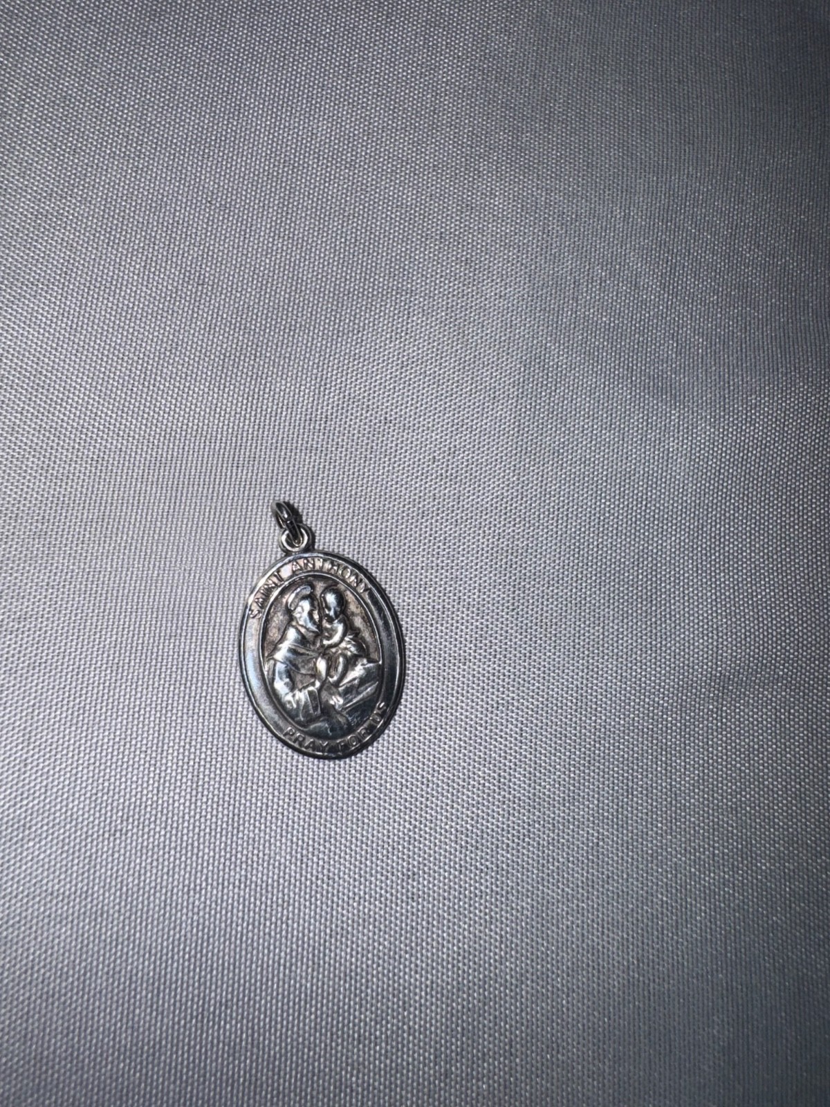 Saint Anthony pendant weighing 2.95 grams contains approximately 2.75 grams of p
