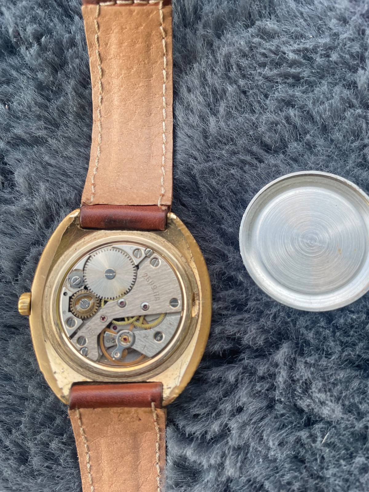 Raketa “Serpentine” Golden Dial – USSR Vintage 39mm – Cal. 2609