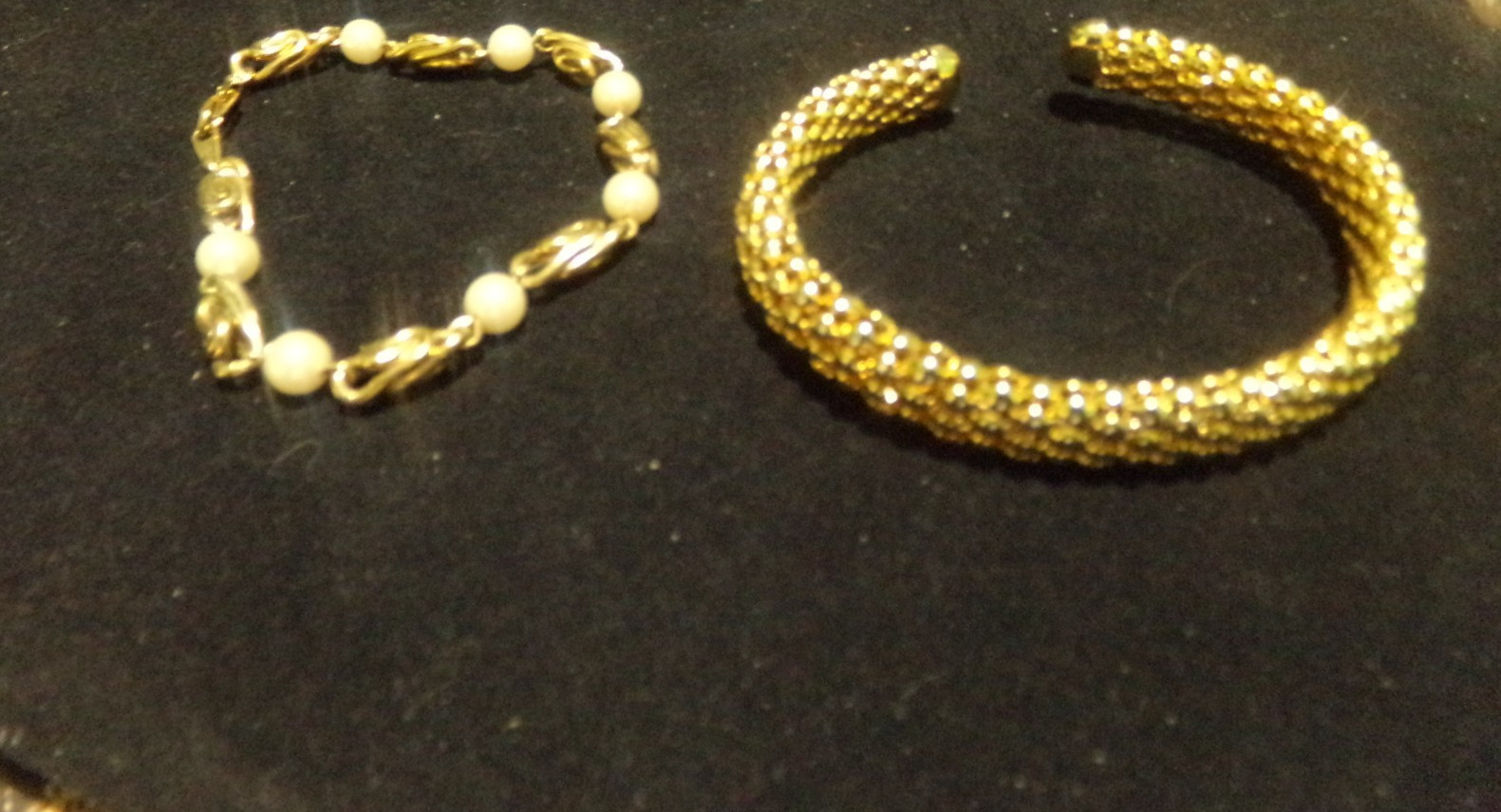 VINTAGE ESTATE FIND OF GOLD BRACELET LOT OF 4