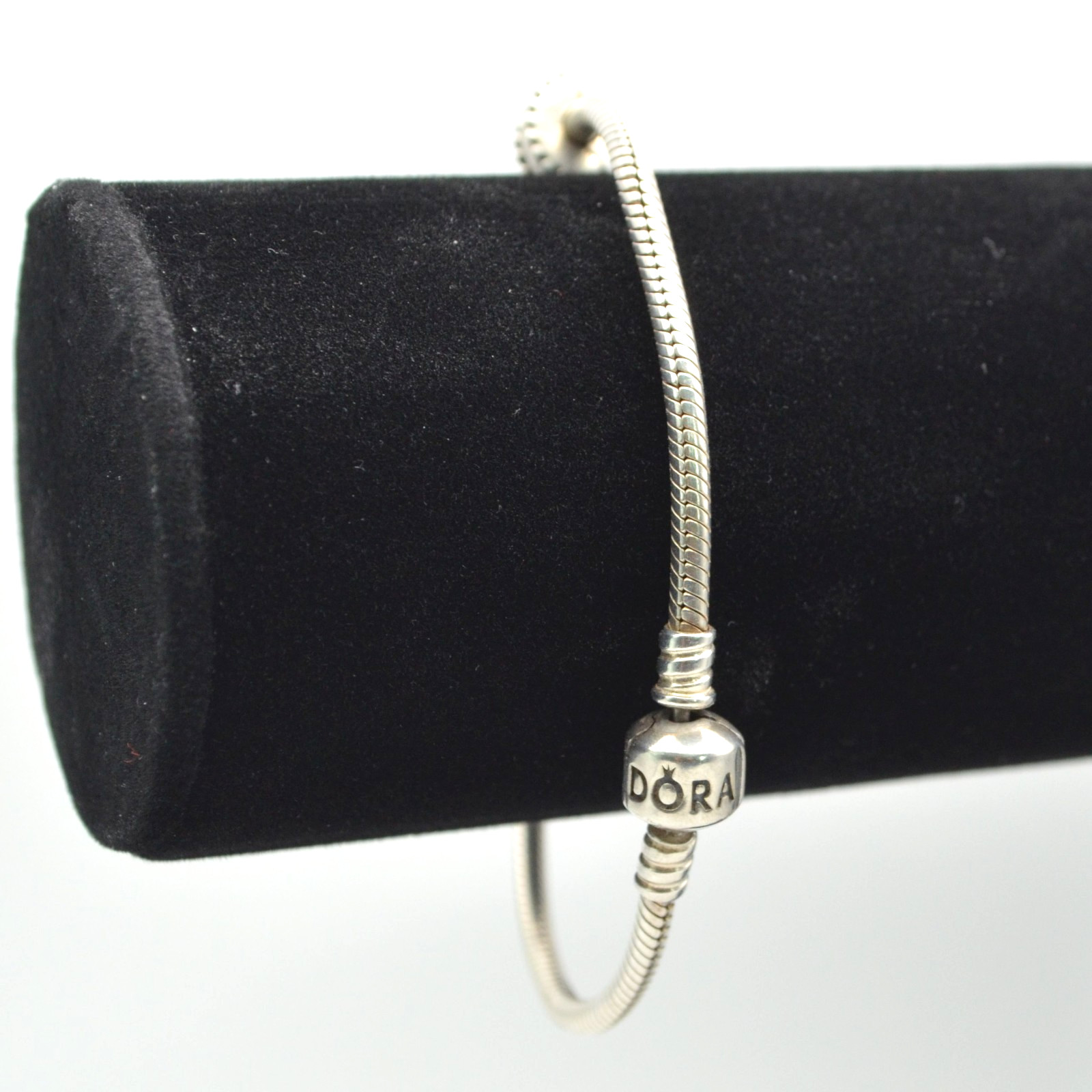 Pandora Moments Barrel Clasp Bracelet 590702HV + 2 Retired 790267 Clips 925 ALE