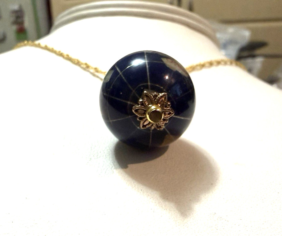 *NEW ITEM-LG. VTG. 20MM LAPIS GEMSTONE INTARSIA WORLD GLOBE NECKLACE. g