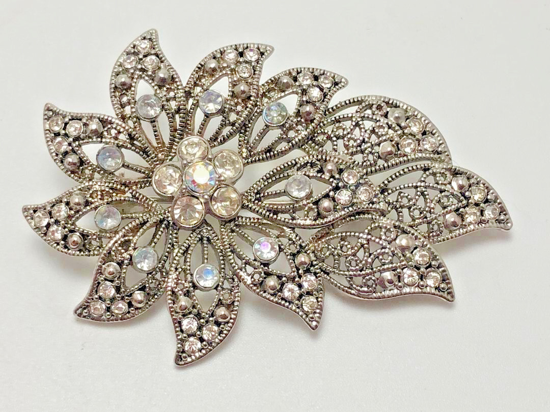 LC Le Chateau Silvertone Filigree Brooch Flower & Leaves with Rhinestones Marked