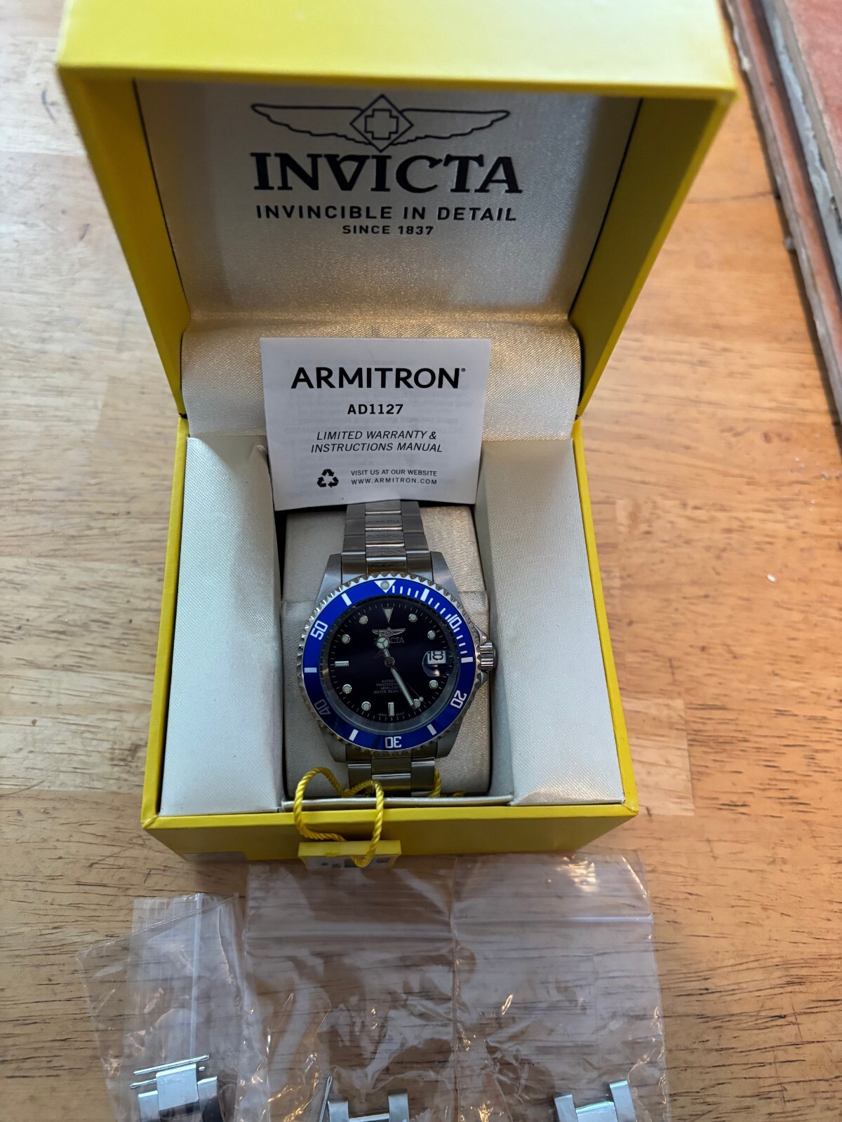 Invicta Pro Diver Blue Men’s Watch Day/Date Rotating Bezel-Splash Proof – 29179