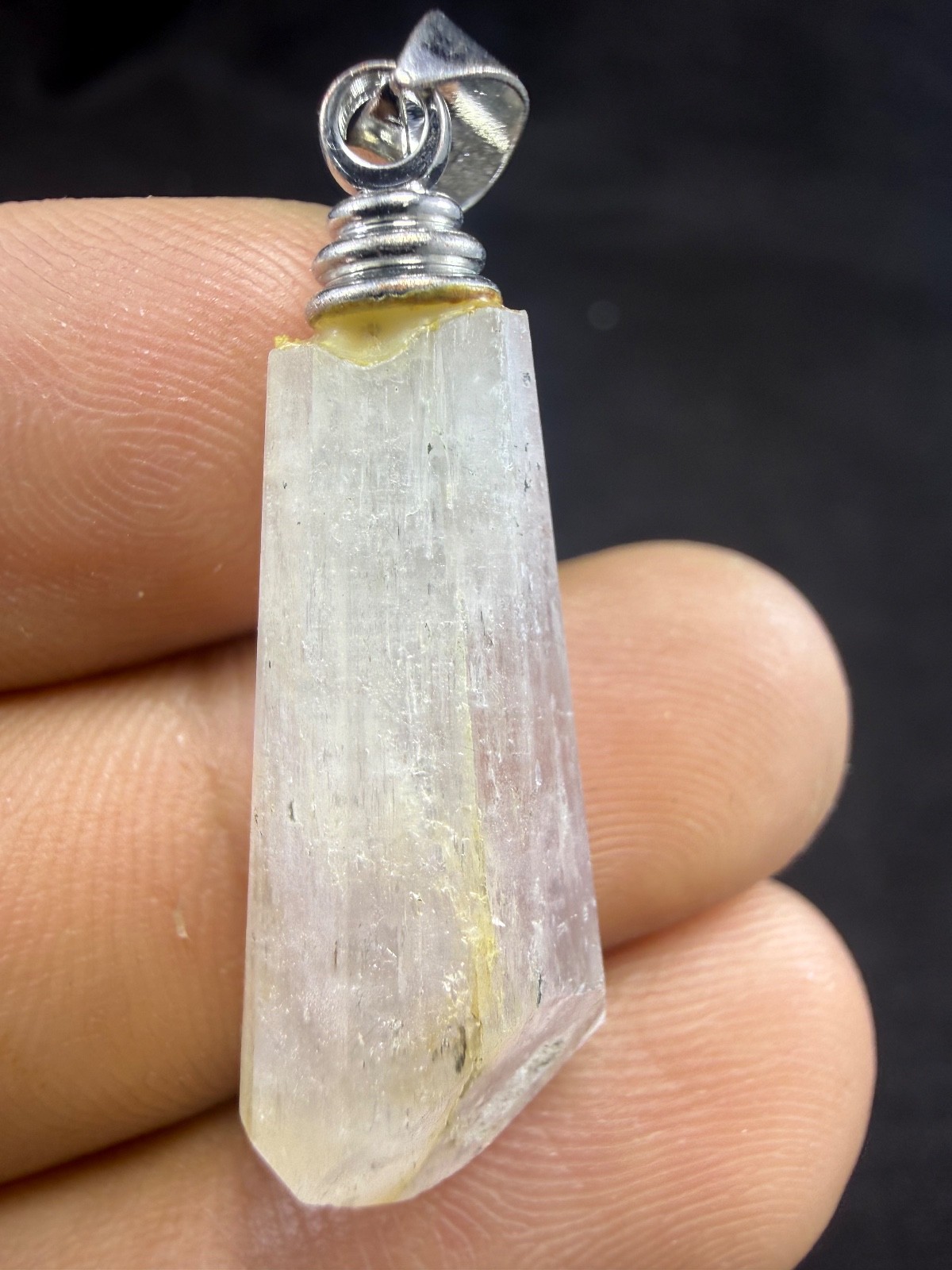 24pcs Natural Kunzite Crystal Point Pendants Bulk Lot Raw Spodumene Stick 114g