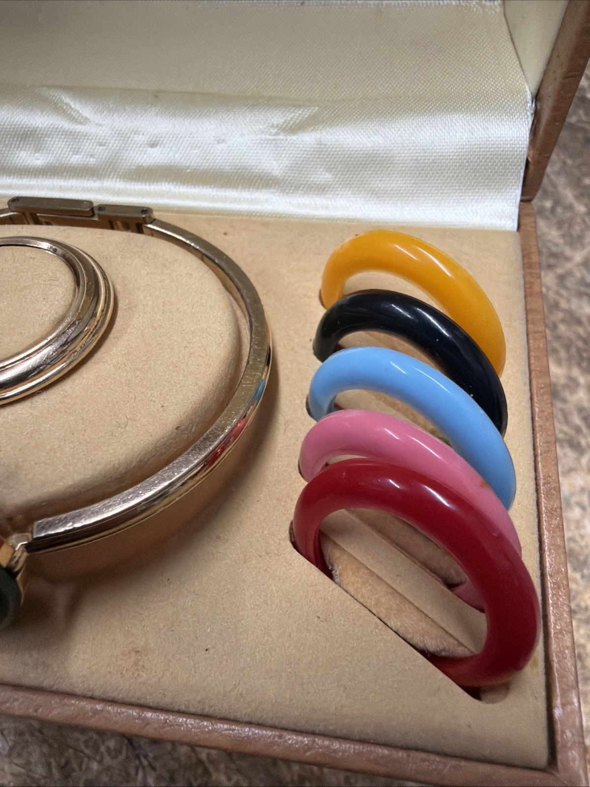 Vintage Gucci 1100-L Women’s Bangle Watch w/Original Box & 12 Bezels *RARE*