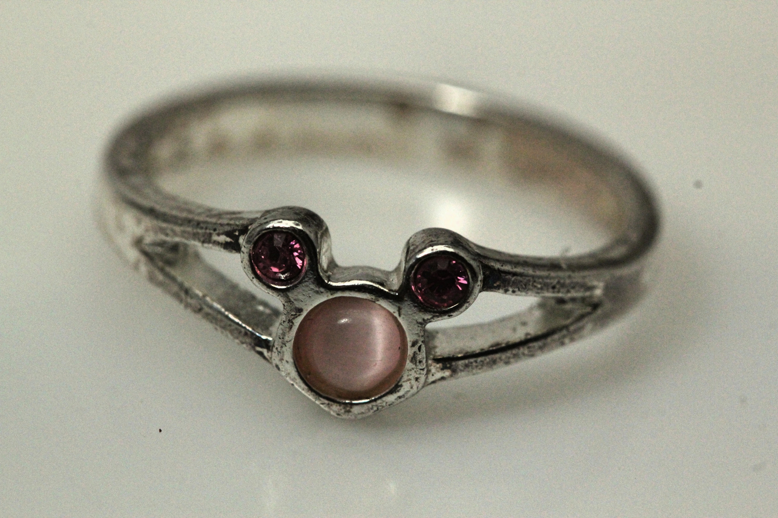 Disney 925 Sterling Silver Size 5 Mickey Mouse Pink Stones Ring 2 Gram (RIN8246)
