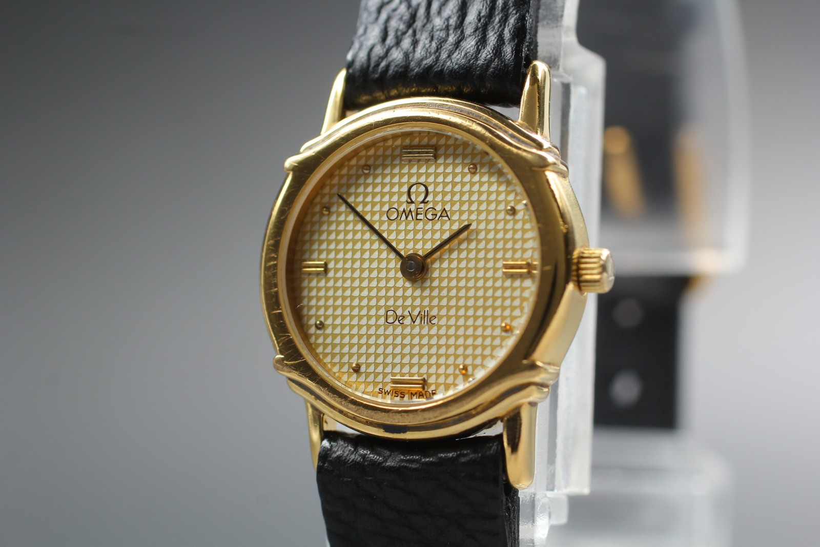 Vintage 1985 OMEGA DeVille Quartz Cal.1455 Gold Guilloche 20mm Women’s Watch