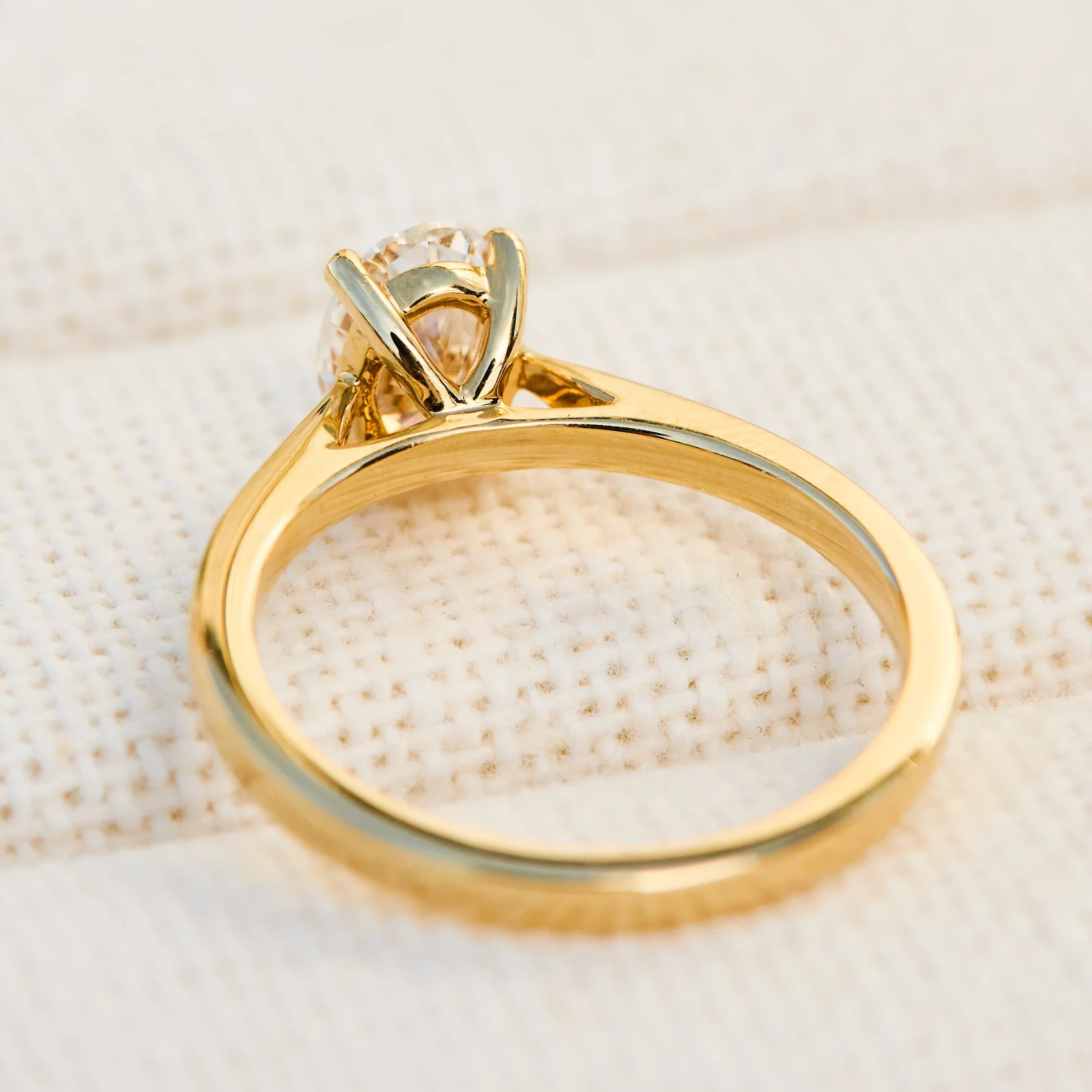 IGI 2Ct Oval-Cut EF/VS1 Lab Grown Diamond Solitaire Wedding Ring 14K Yellow Gold