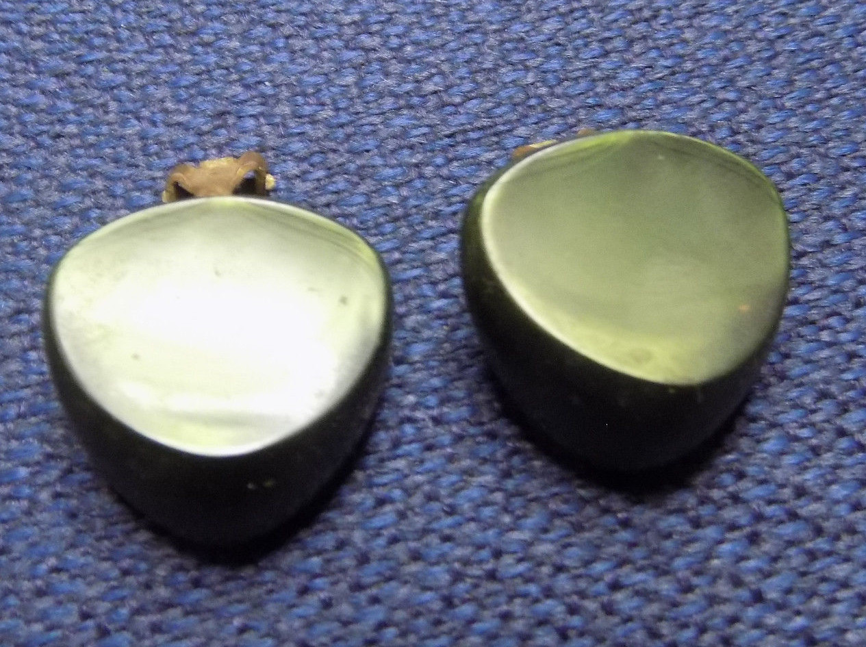 Vintage Green Plastic Resin Clip-on Earrings (59)