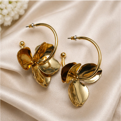 Avon Flower Burst Hoop Gold Tone Earrings In Original Box Fast Shipping