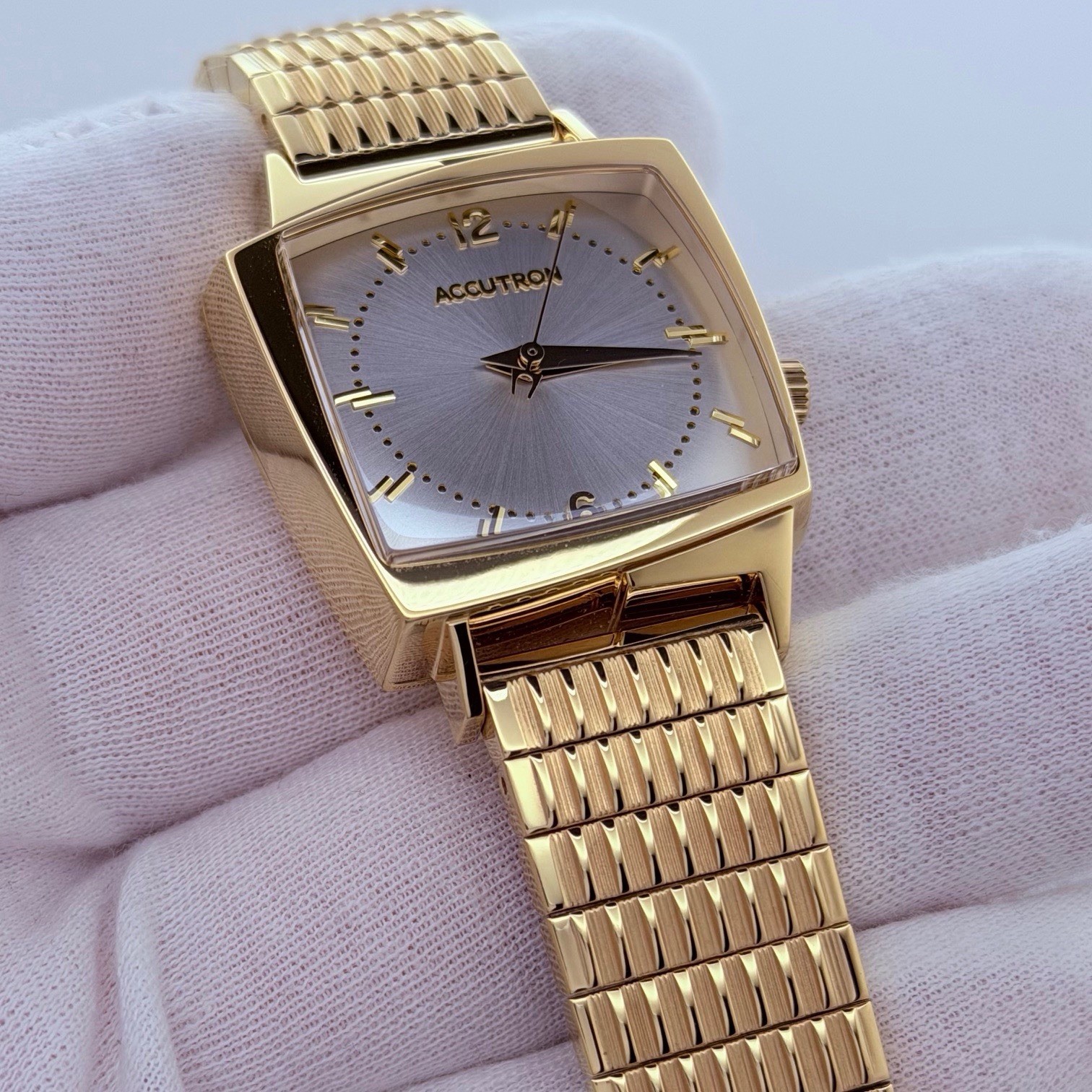 Accutron Legacy 521 2SW7A002 Silver Dial Gold Tone Steel Box Papers