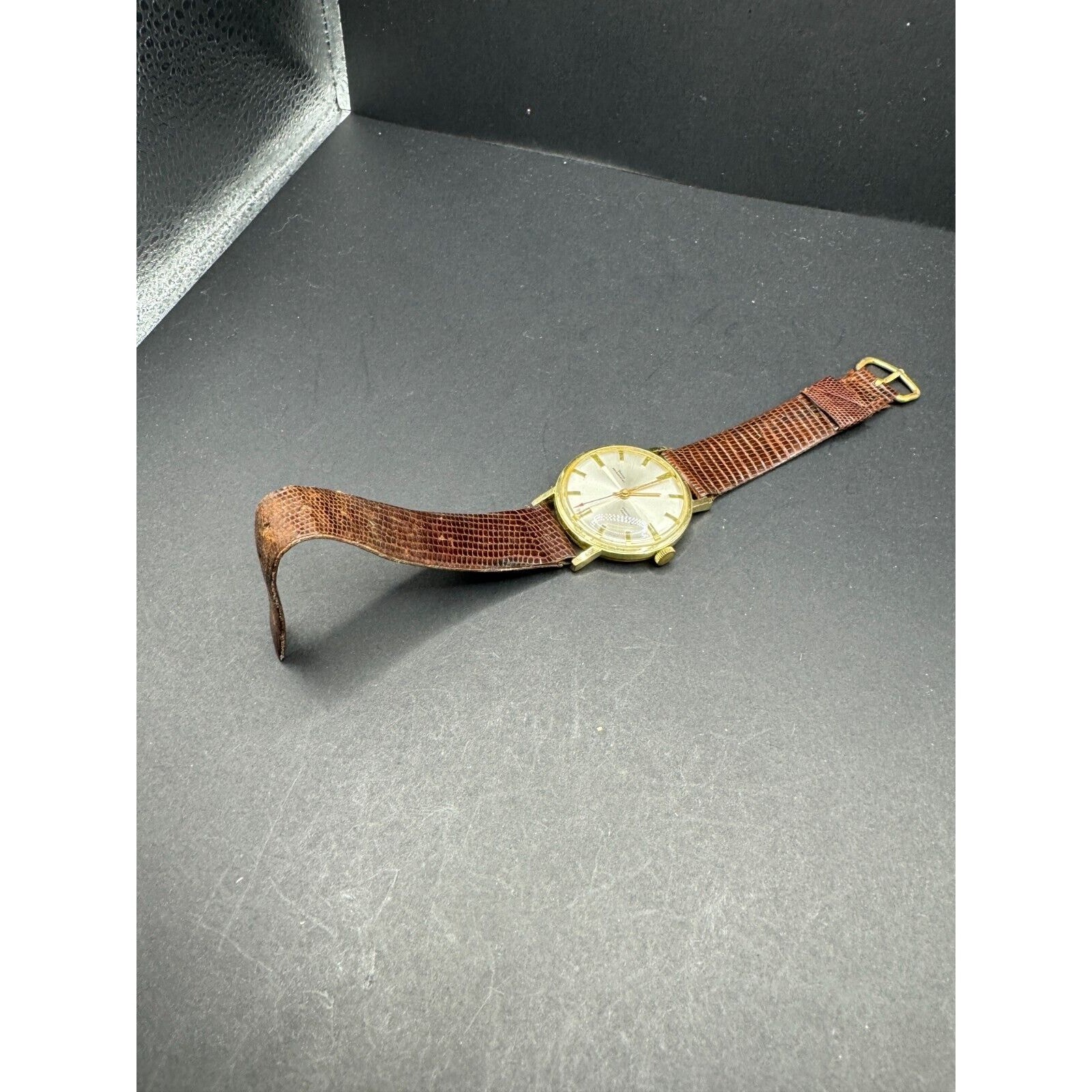 Bolivia Presidential Unbreakable Mainspring Men Watch Superflat Base Metal Swiss