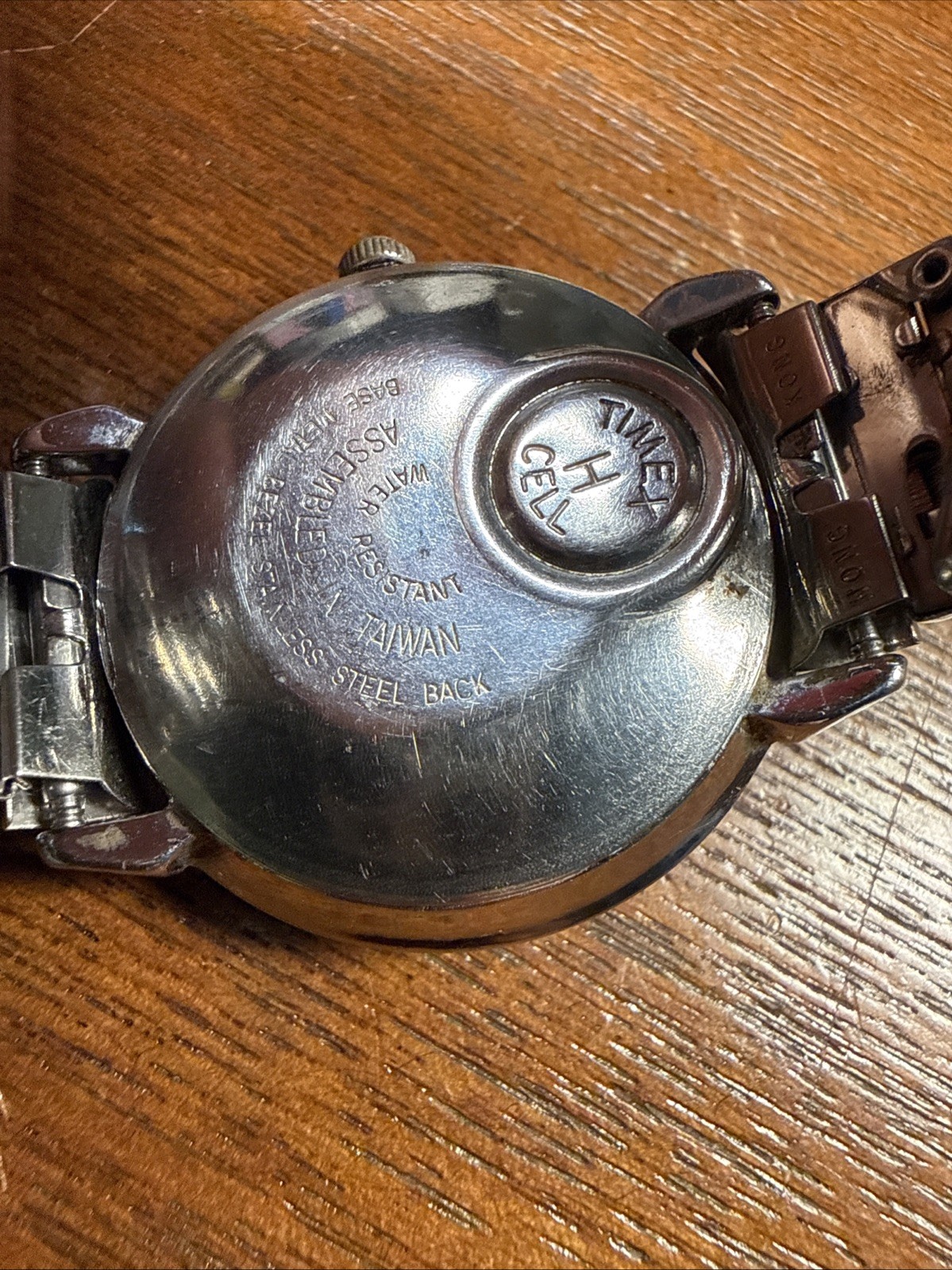 Vintage 1979 Timex Q Quartz Watch Jump Minute Sunburst England Dial New Battery