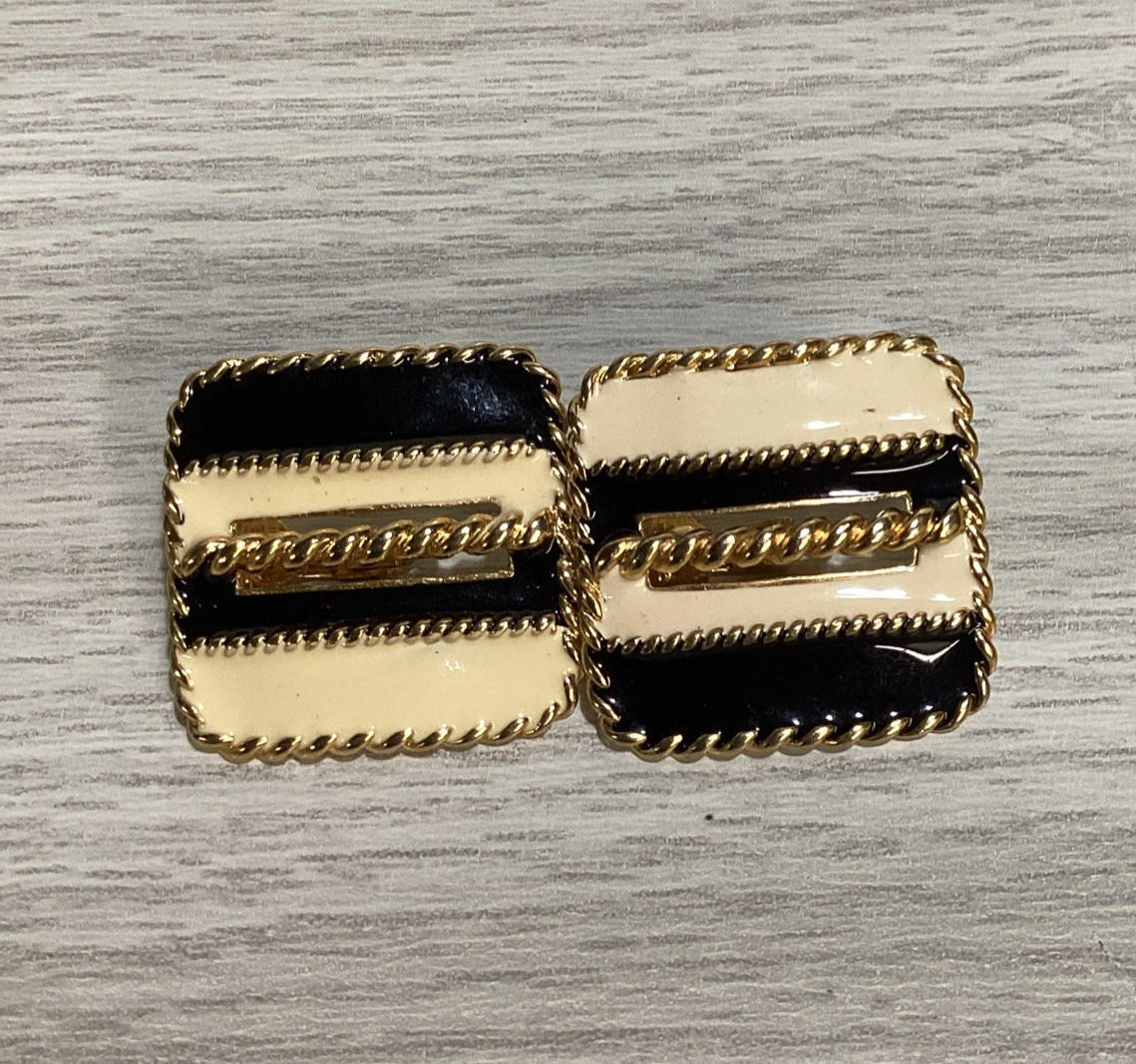 Goldtone Clip On Earrings w/ Black & Cream Enamel Background Texture Vintage A28
