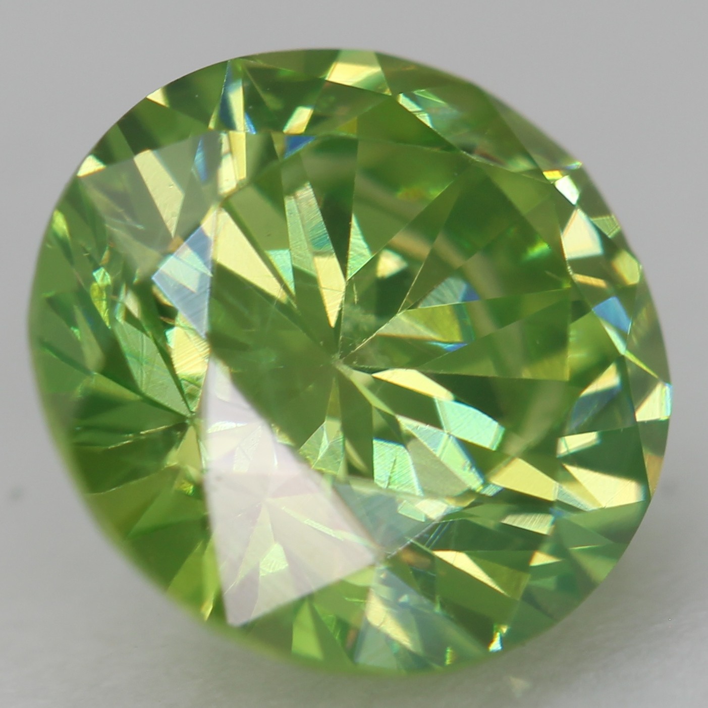 Cert 1.17 Carat Vivid Green VVS1 Round Brilliant Natural Enhanced Diamond 6.72mm