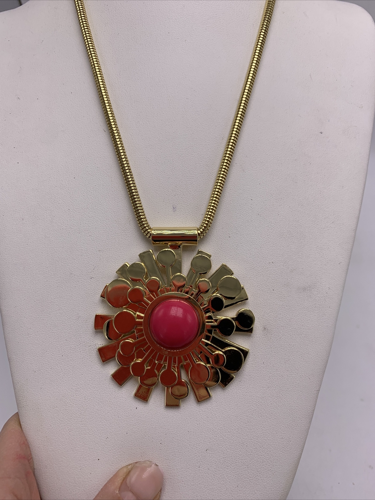 NWOT TRINA TURK INDAIN CAYNON GOLD TONE PINK STONE 34” Necklace X821