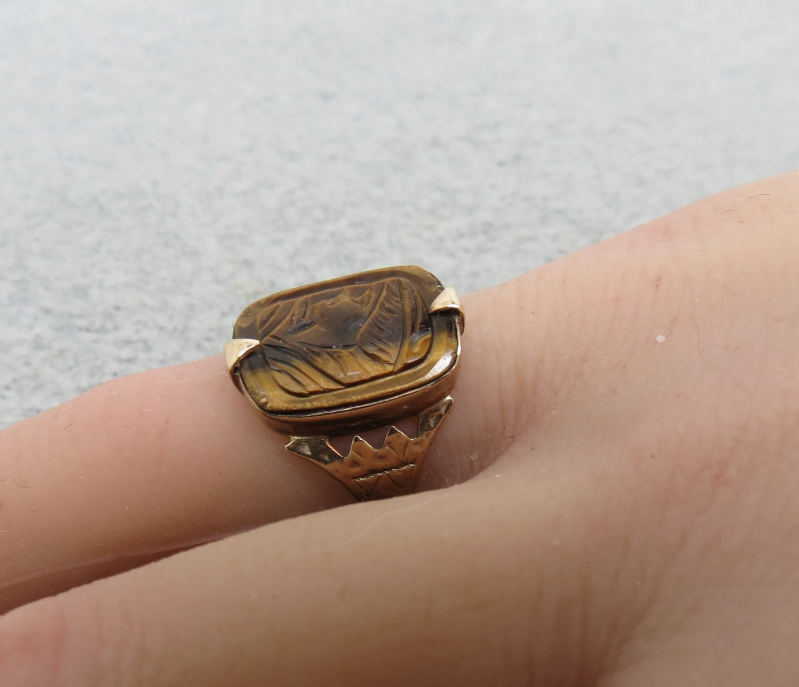 Victorian 10K Yellow Gold Cameo Ring Tiger’s Eye Carved Face Size 5 Pinky 2.52g