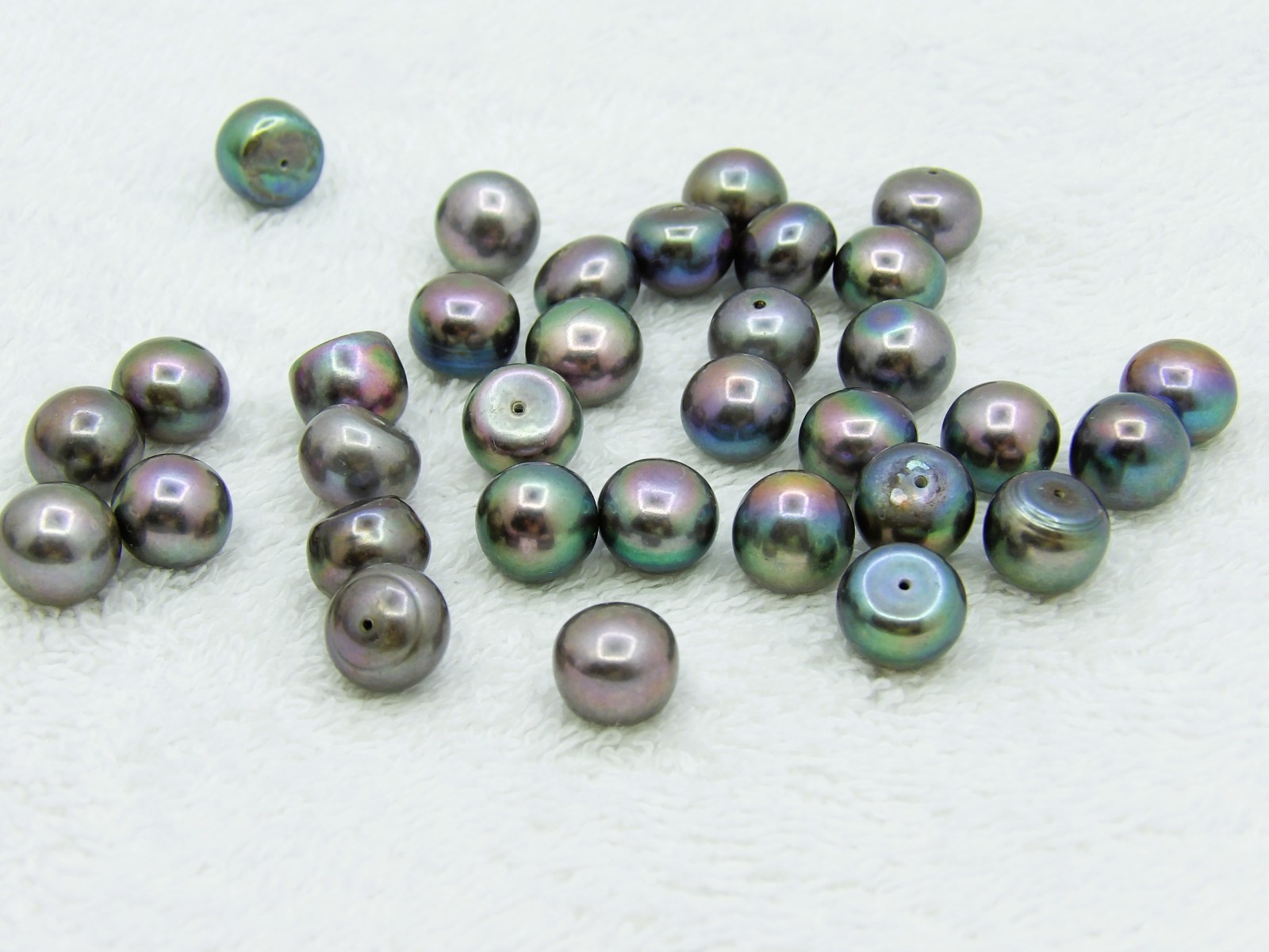 1pc. Dark Peacock Half Drilled Freshwater Button Pearl Beads 10.2-10.6mm LB-C1
