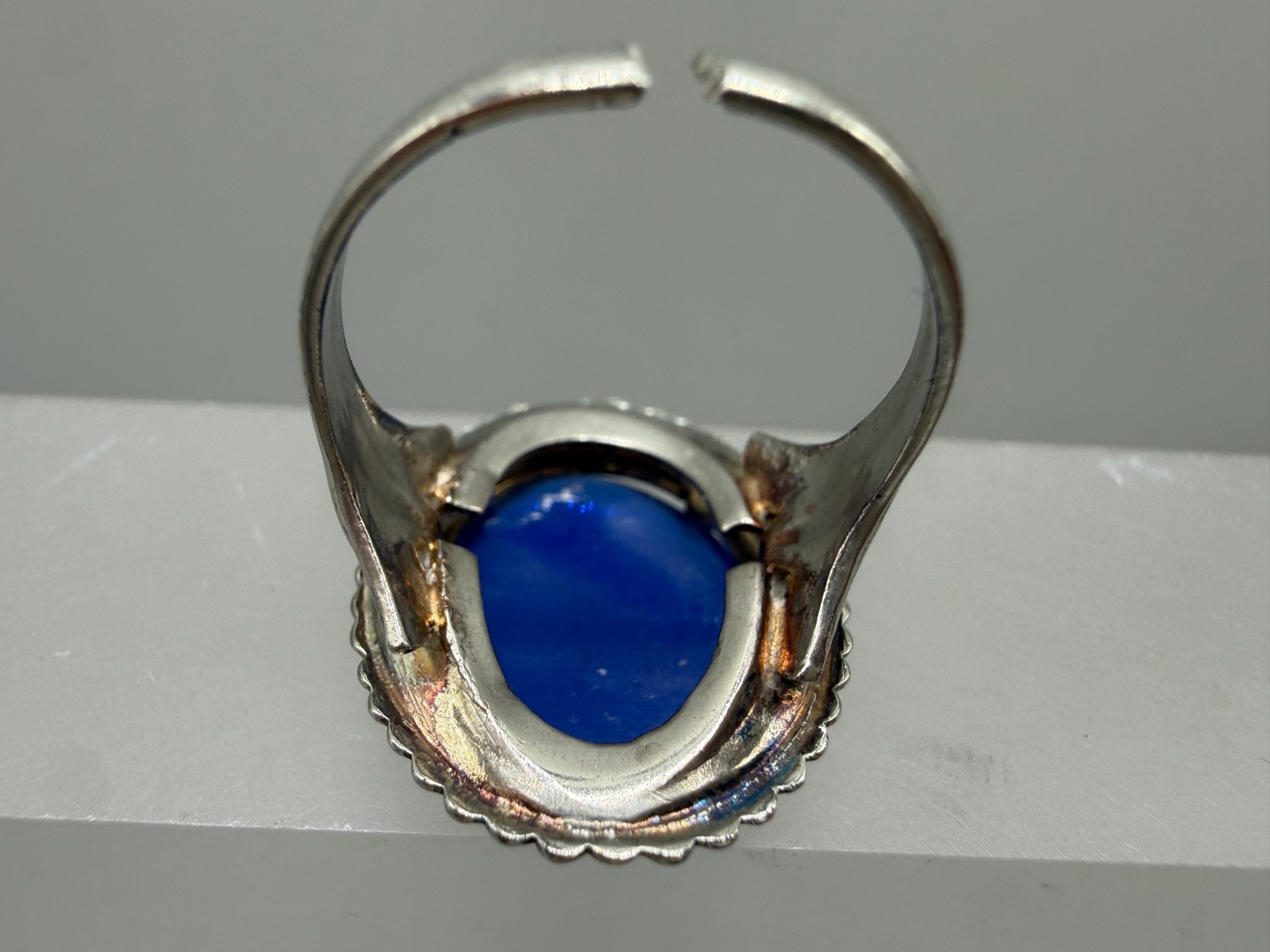 ESTATE VINTAGE STERLING SILVER COBALT BLUE ART GLASS SIGNED CABOCHON RING