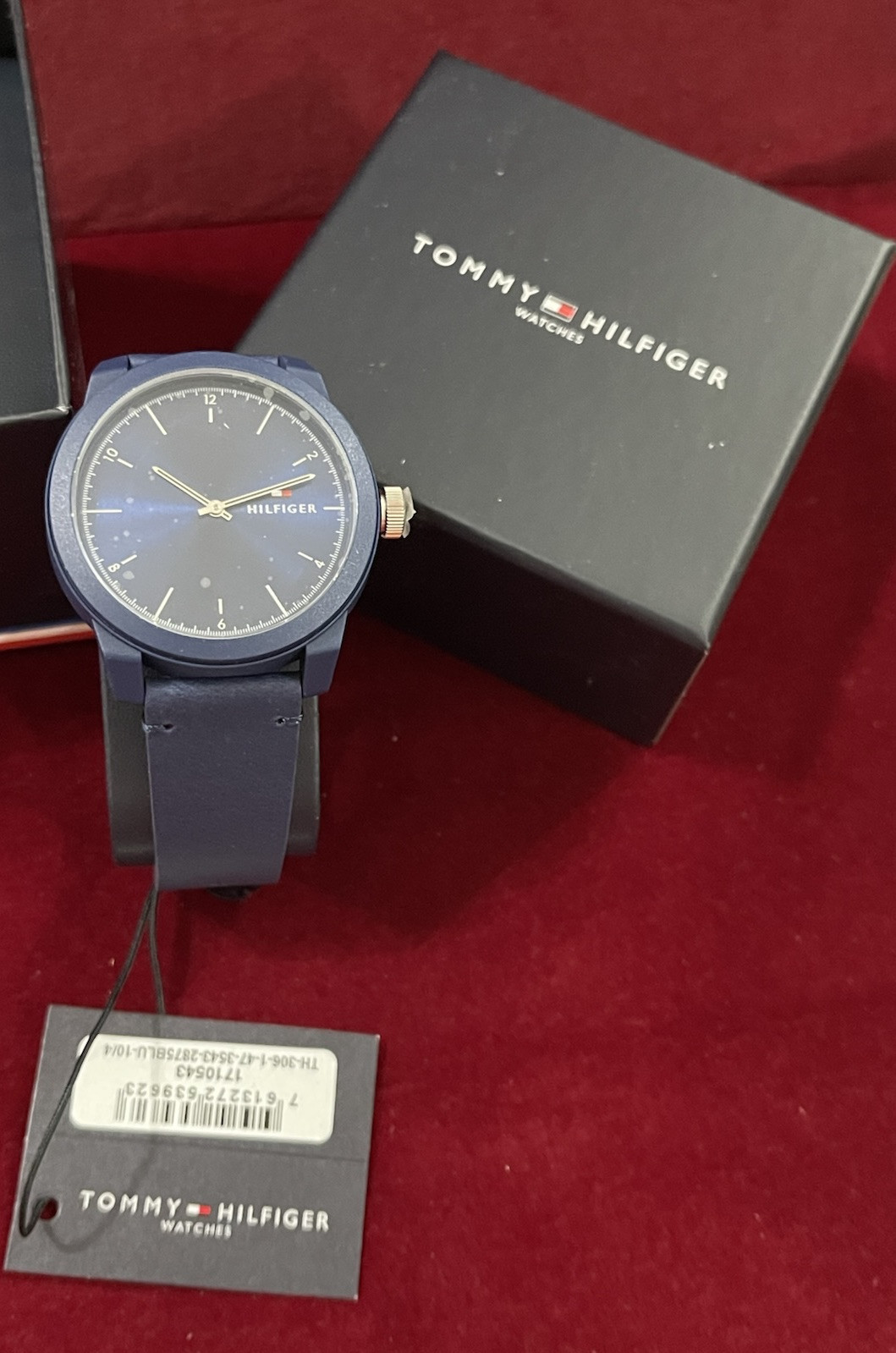 Tommy Hilfiger 1710543 Men’s Denim Navy Dial with Navy Leather Strap Watch, 42mm