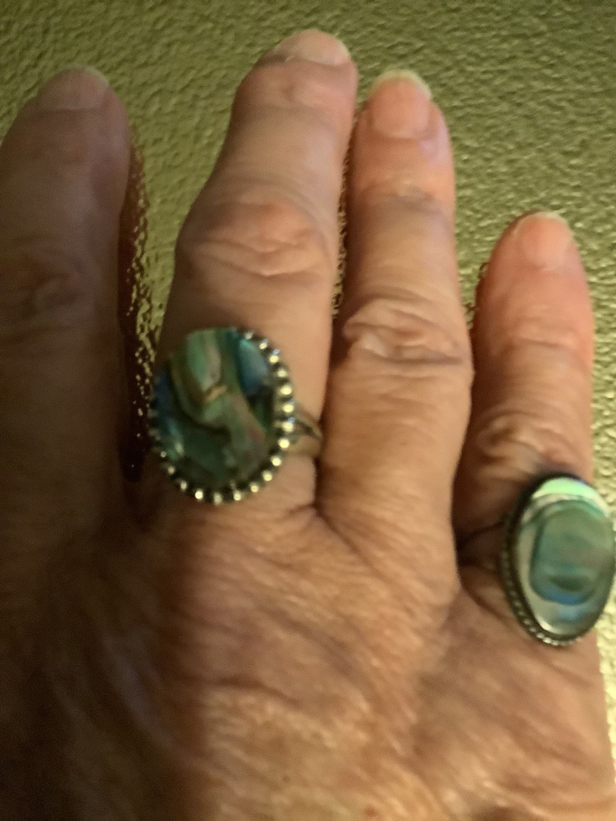 ABALONE SHELL JEWELRY 6 PIECE SET: CUFF, STRETCH BRACELET, 2 RINGS, EARRINGS