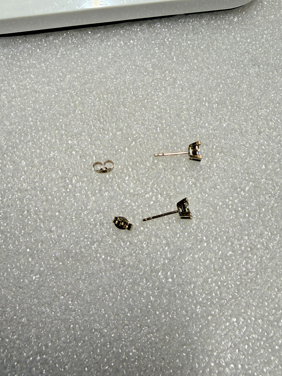Vintage Gold Stud Earrings – Lab Diamonds? – 9K Solid Gold
