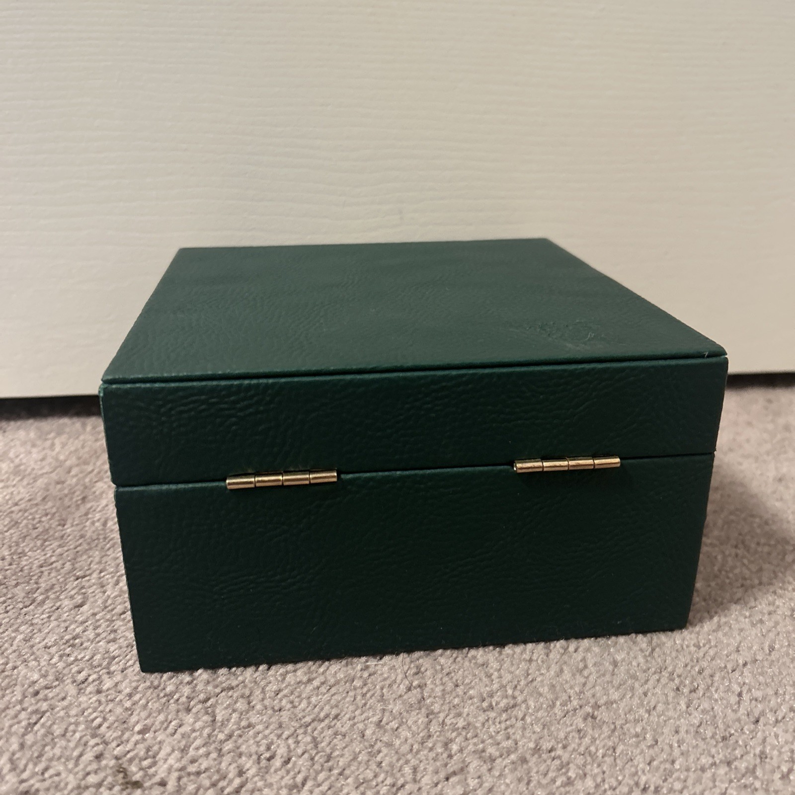 Wristwatch Storage Box Green Leather Exterior With Red Velvet Interior