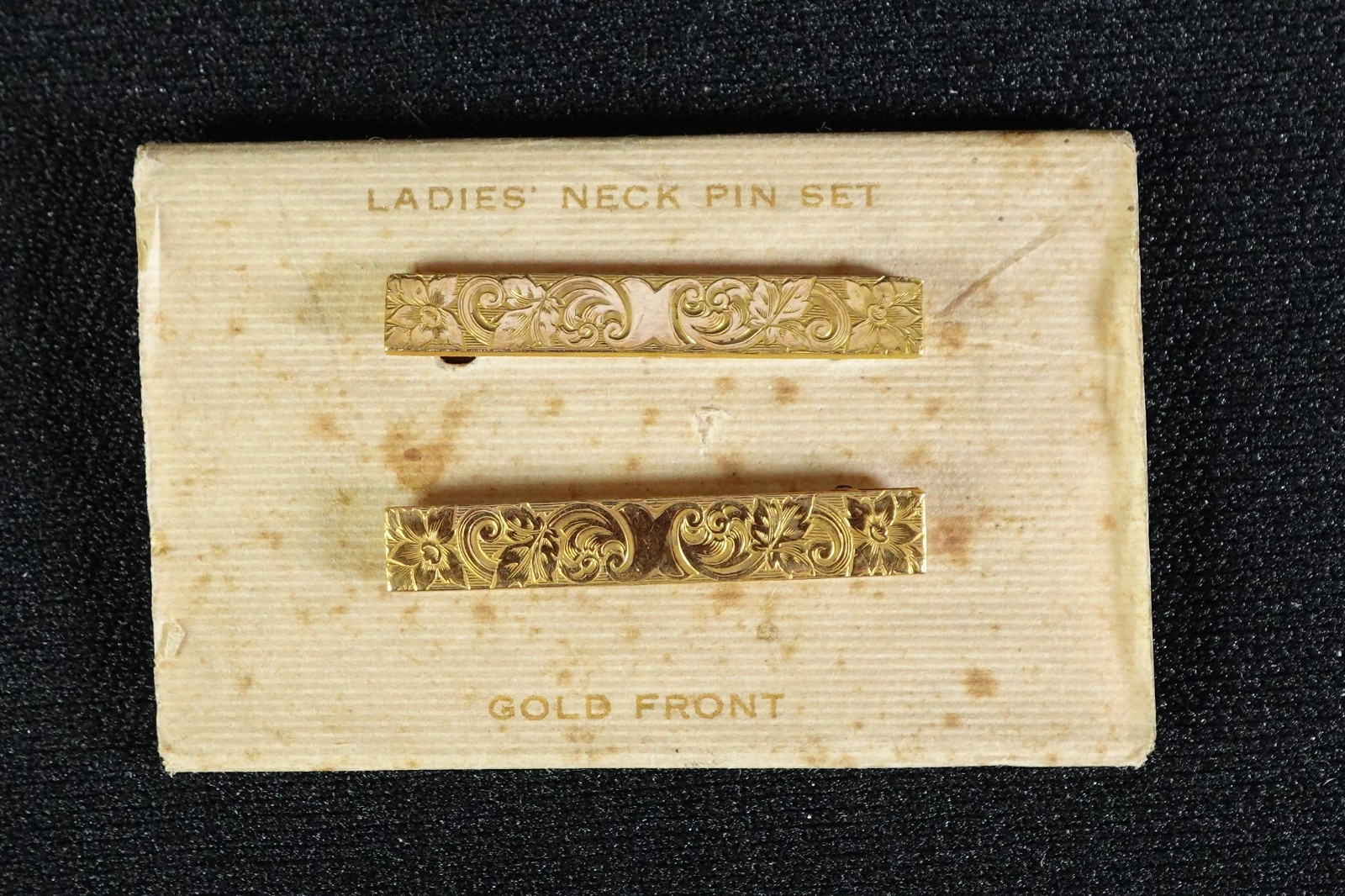 Antique Victorian Ladies Neck Pint Set Gold-Front NOS On Original Card