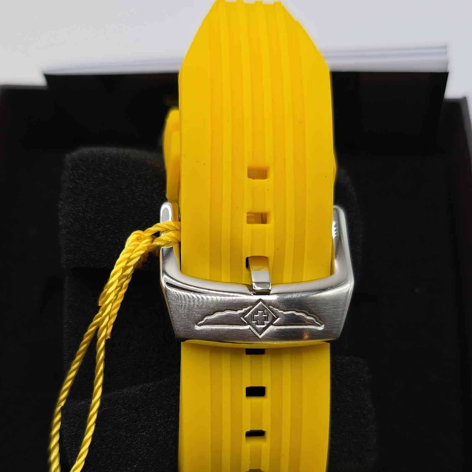 Invicta Batman Men’s Quartz Chronograph Watch Yellow Silicone Strap w/ Box