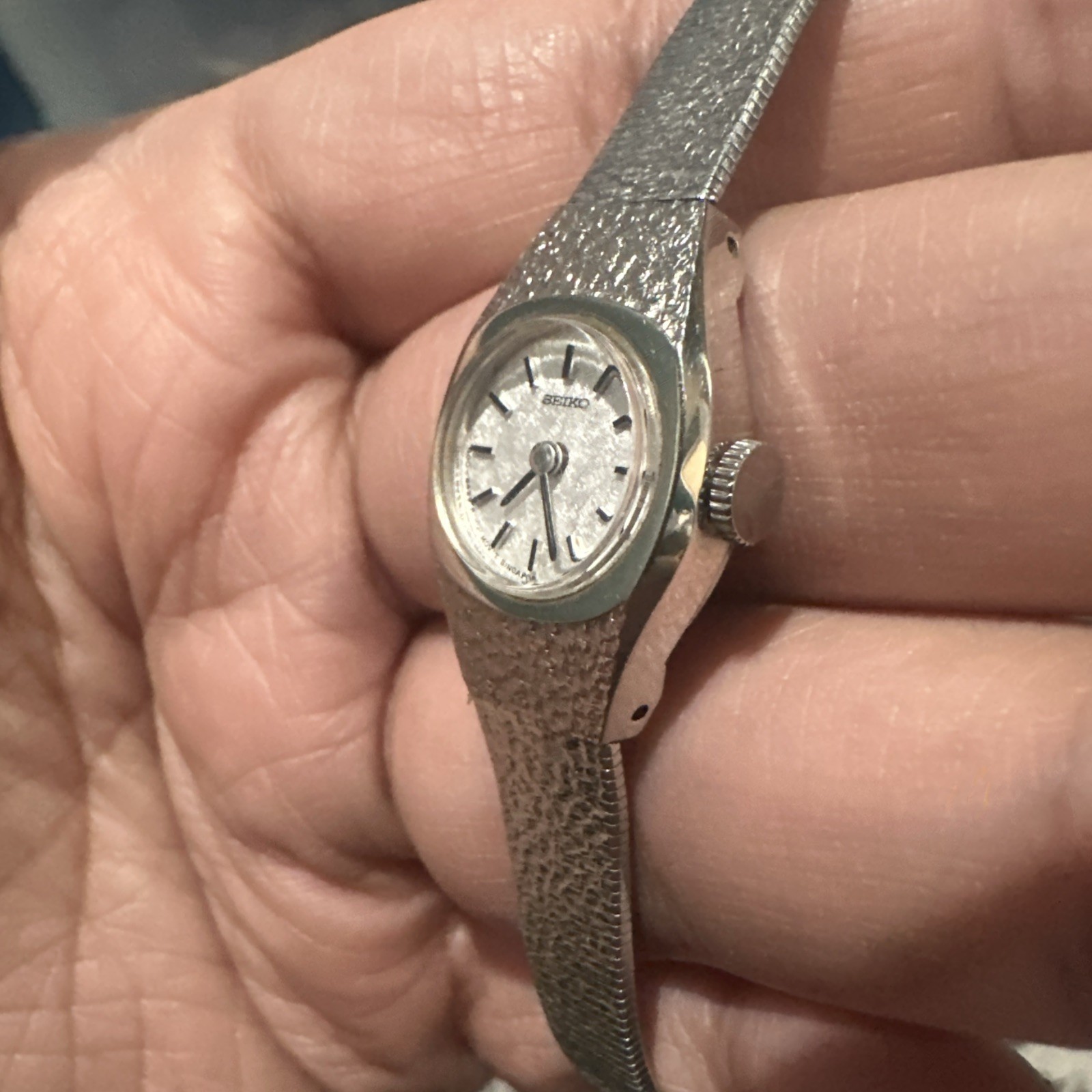 Working Vintage SEIKO Ladies 1100-1519 Manual Wind Watch 16mm For Big Wrist 7.25