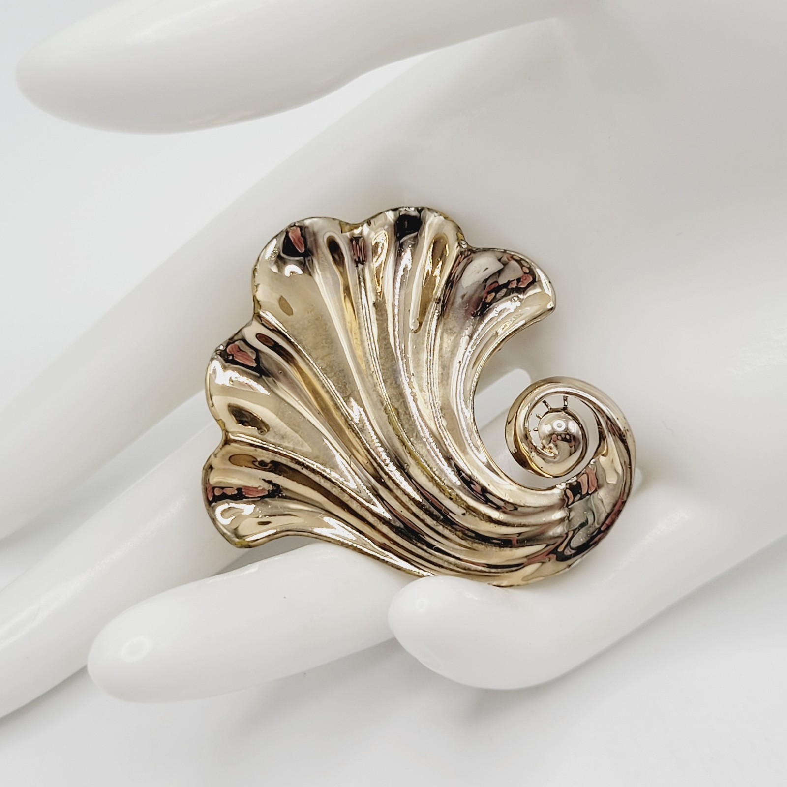 Nouveau Style Nautical Shell Swirl Wave Gold Tone Pin Retro 1940s Style Brooch