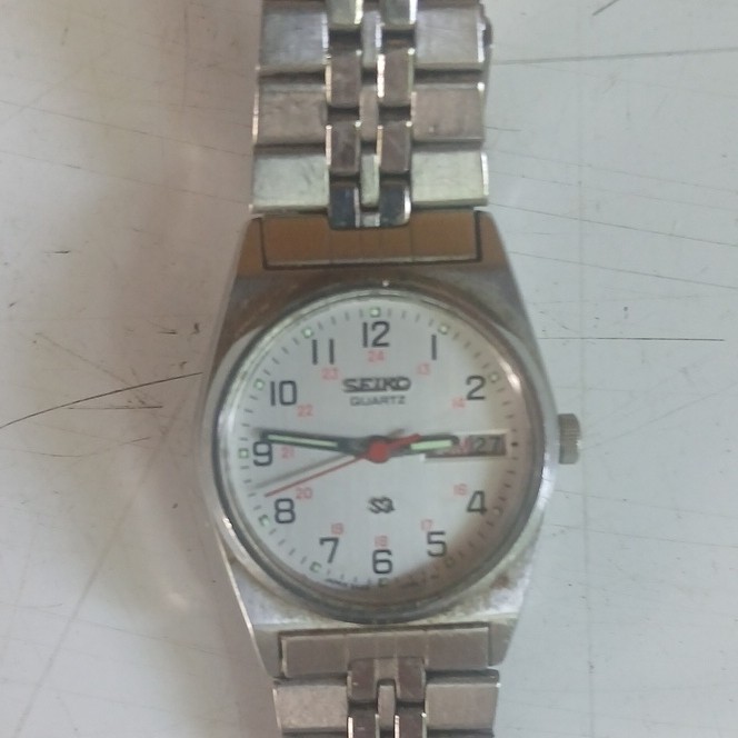 Seiko Quartz Women’s Silver Stainless Bracelet Watch White Dial Arabic Date 24mm