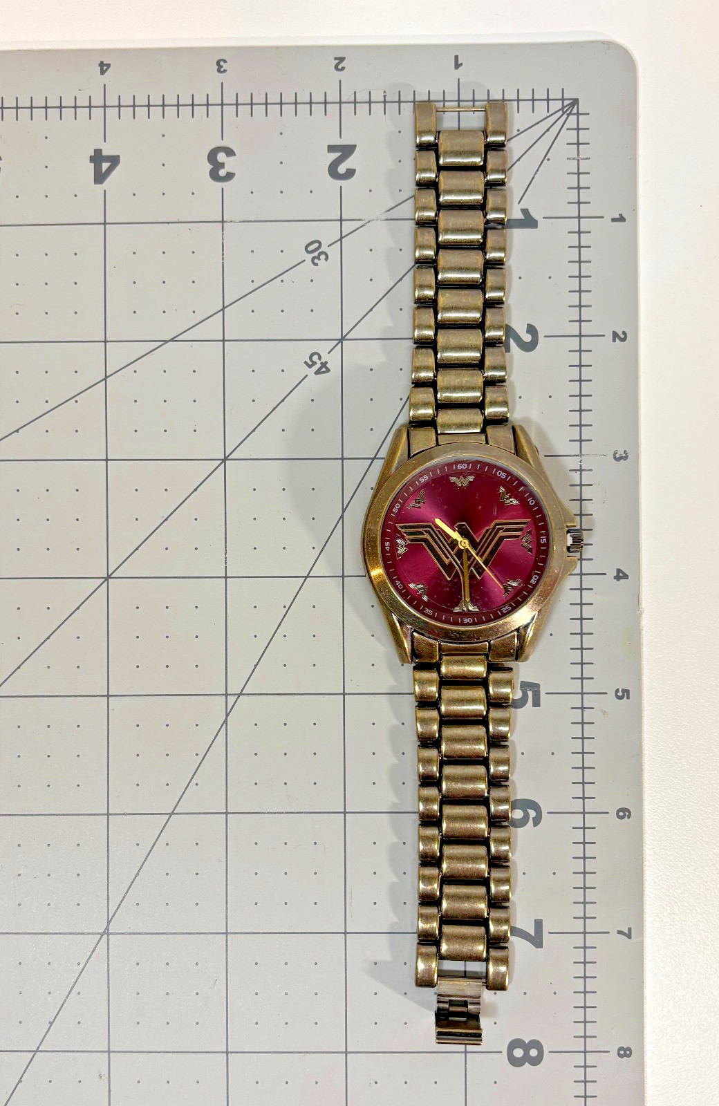 Accutime WONDER WOMAN LogoWatch Metal New with Box with Screen Protector/Stopper