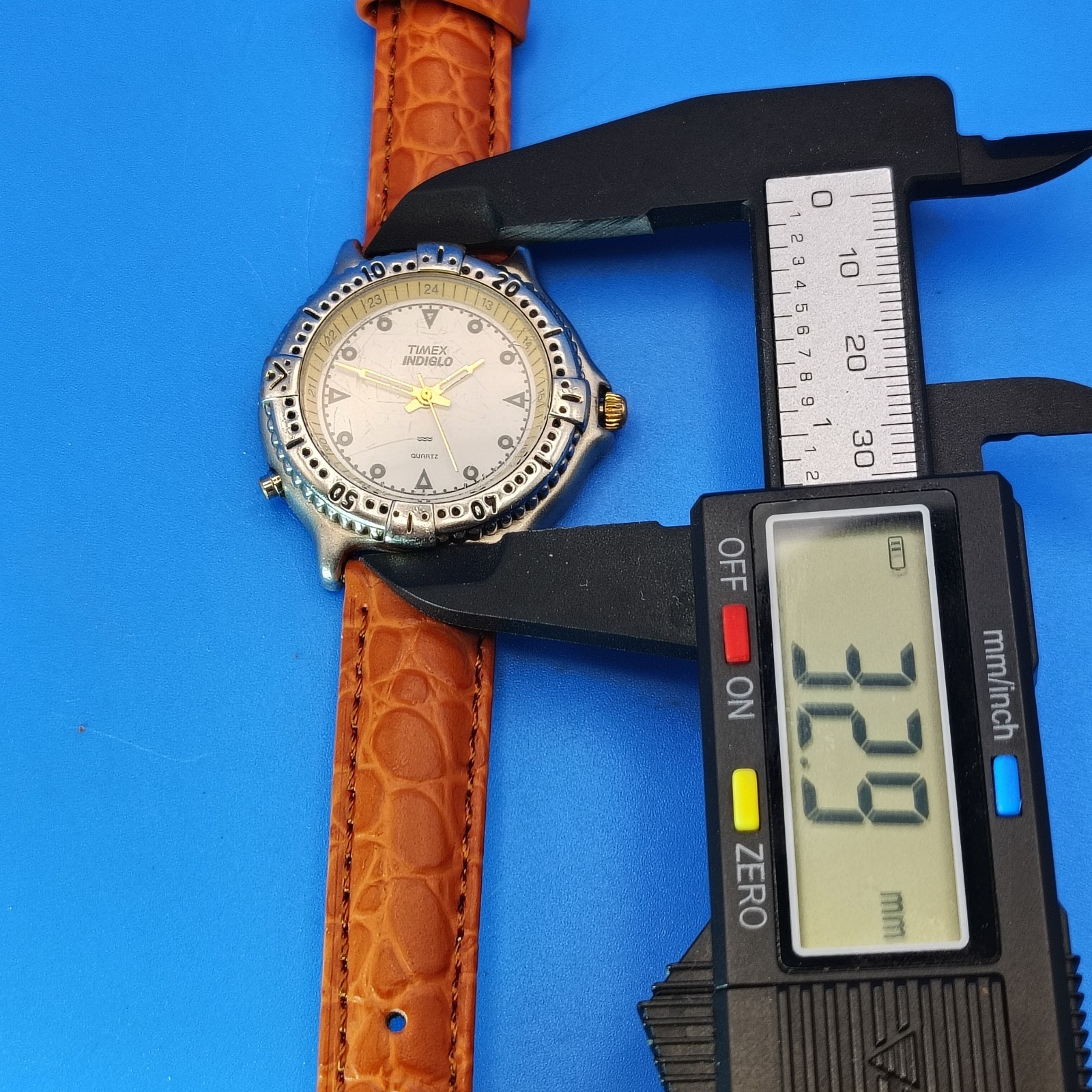 Vintage 1994 Timex 33mm Mens Quartz Field Watch Leather Band Indiglo Not Working