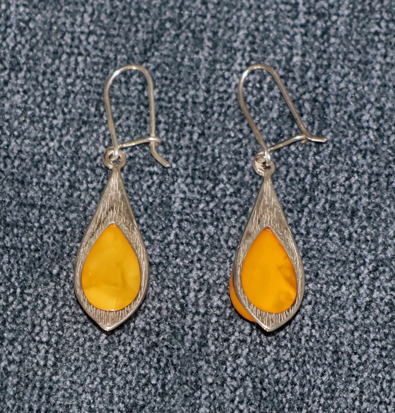 VTG 925 Sterling Silver Butterscotch Egg Yolk Baltic Amber Drop Earrings 3.7g