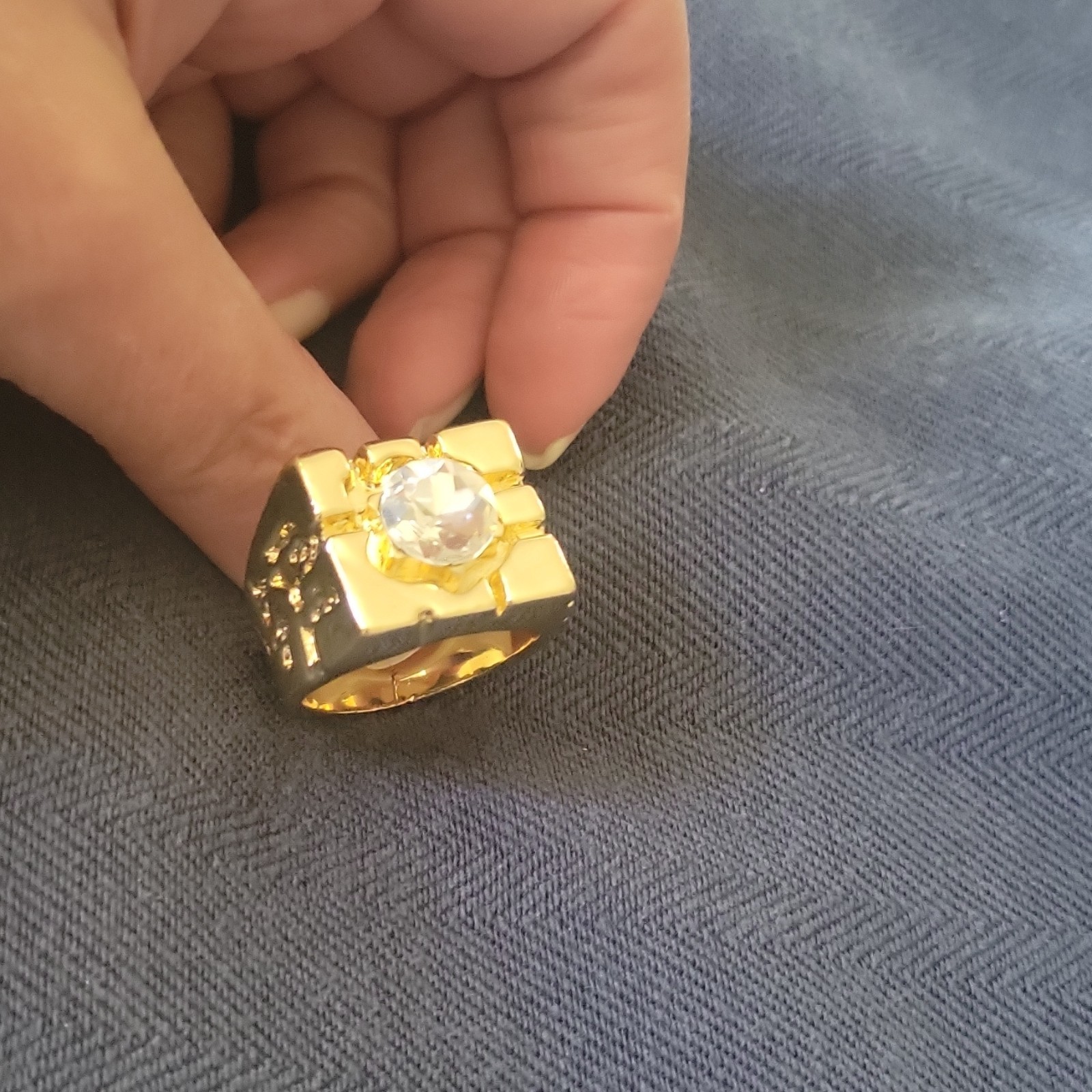 18k Gold Tone Men’s Nugget Ring Size 10 Round Clear Crystal Stone