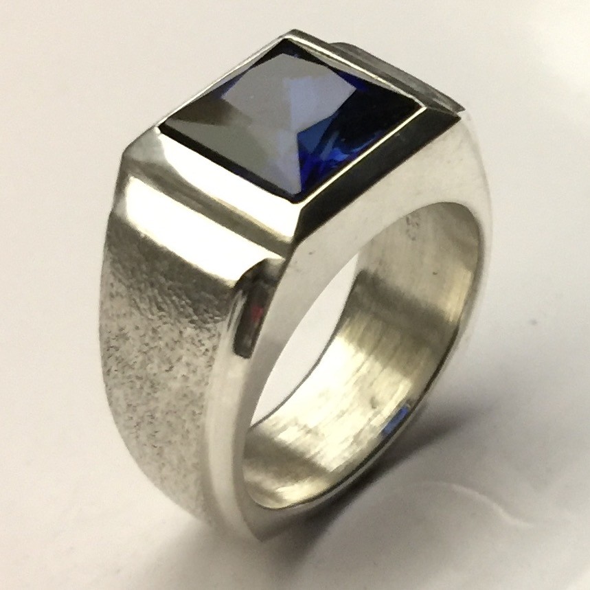 MJG STERLING SILVER MEN’S RING.10 X 10MM SQUARE FACETED LAB SAPPHIRE. SZ 10