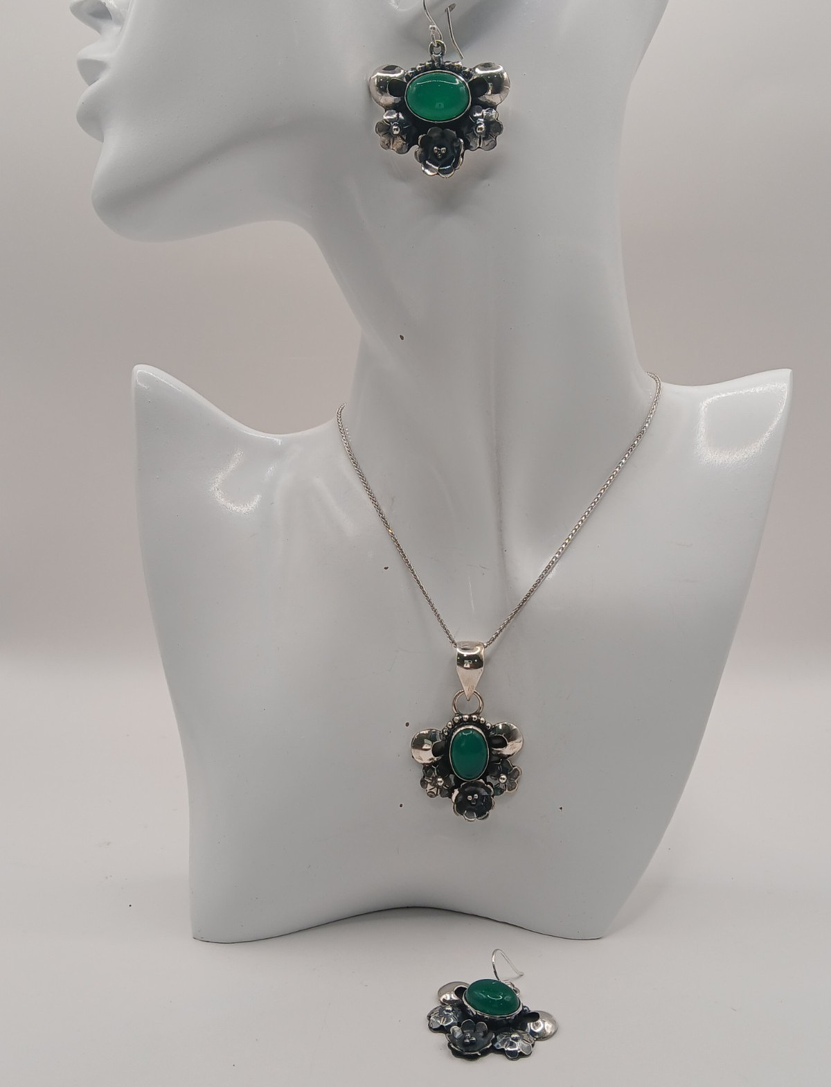 Sterling Silver 950 Green Chalcedony Floral Jewelry Set Necklace & Earrings