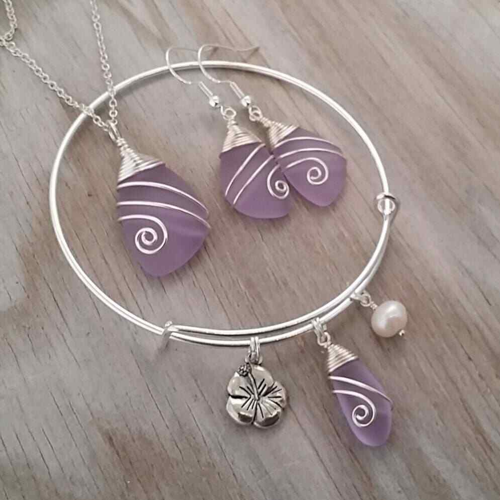 Handmade in Hawaii, Wire wrapped “Magical Color Changing” Purple necklace