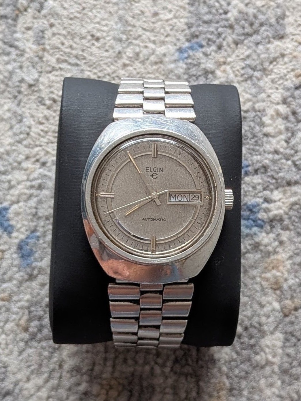 Vintage Swiss ELGIN men’s automatic watch day/date 1970s snow flakes texture