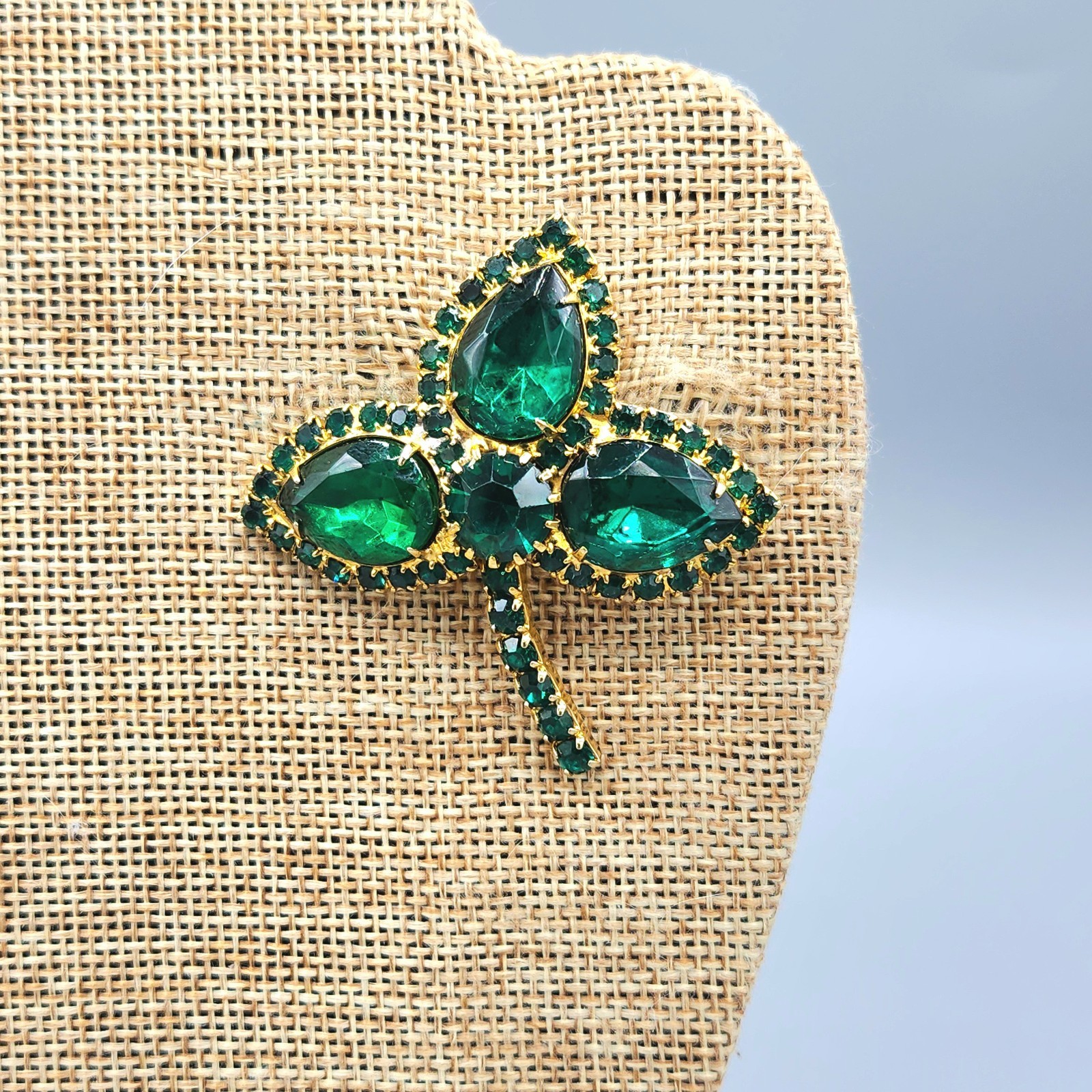 Vintage Green Teardrop Halo Rhinestone Gold Tone Three Leaf Brooch