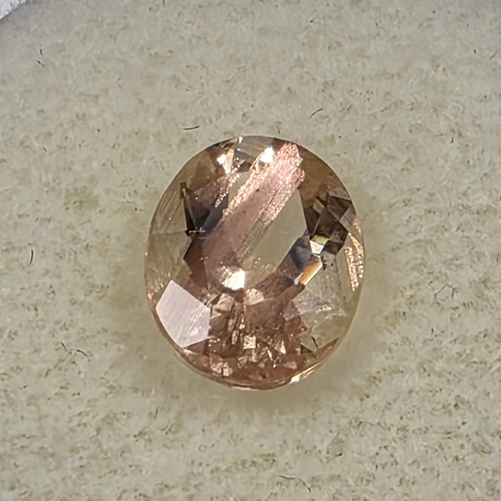 1.83 ct Oregon Sunstone –Oval Cut – Champagne with copper schiller