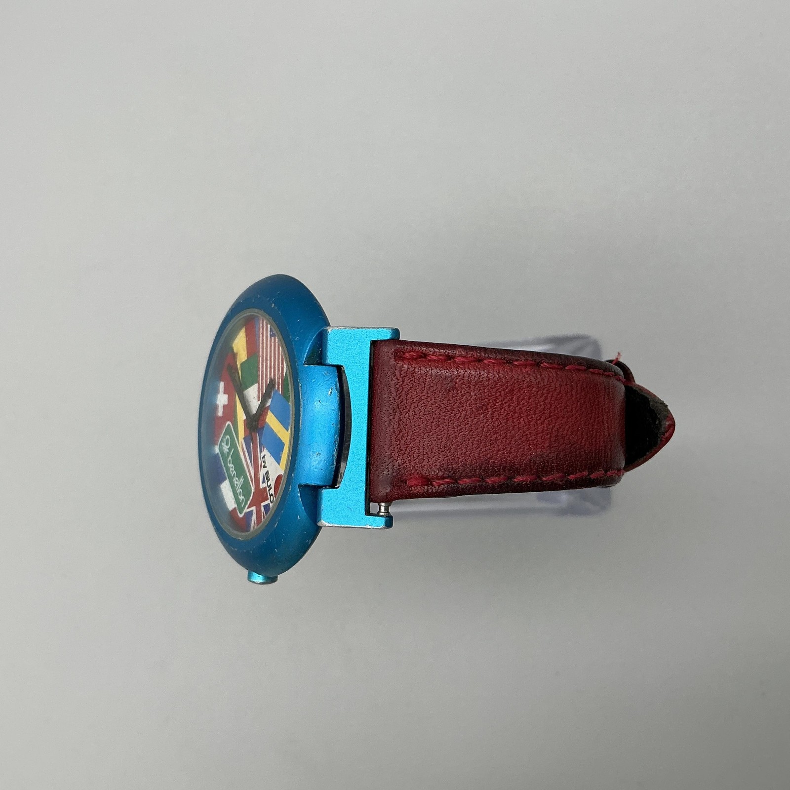 Vintage Benetton By Bulova Mens Watch 39mm Flags Dial Blue Case New Battery