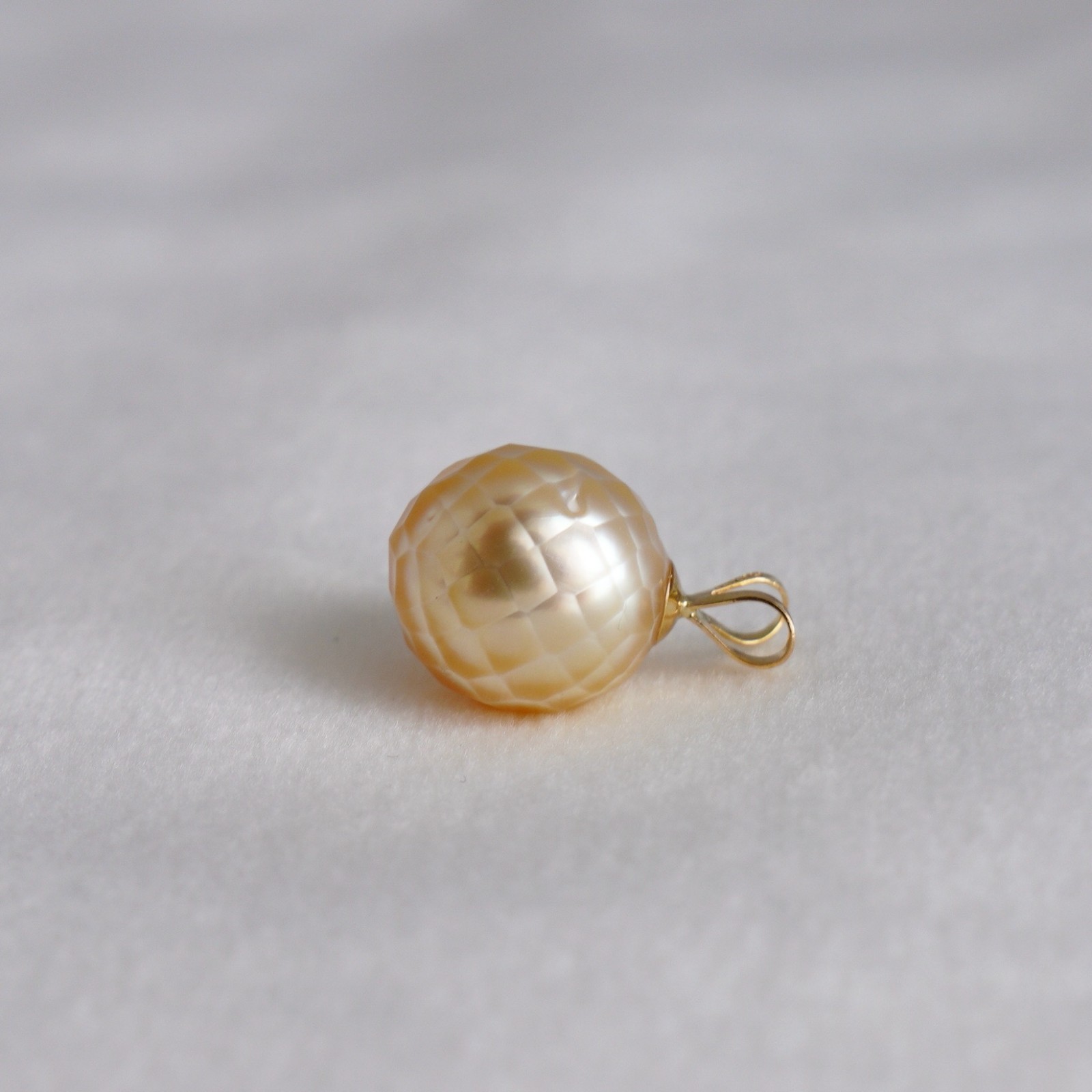 High Luster 10.7mm Golden Faceted South Sea Pearl Pendant 18Kt Yellow Gold,Gift