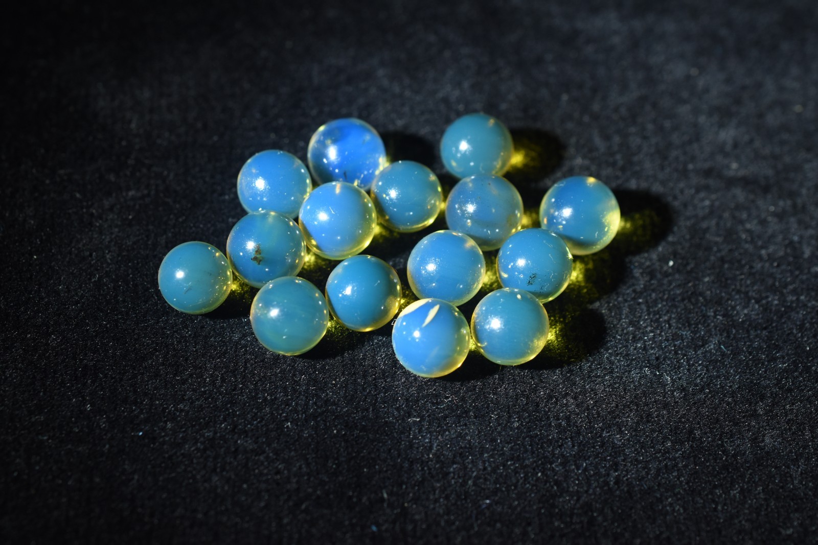15 Beads Dominican Amber Blue Gemstone Authentic 7.08 mm to 7.83 mm (3.6 g)a1078