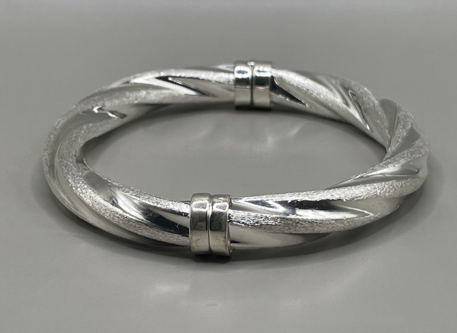 Arte d’Argento Womens Bangle Bracelet Sterling Silver 925 Diamond Cut